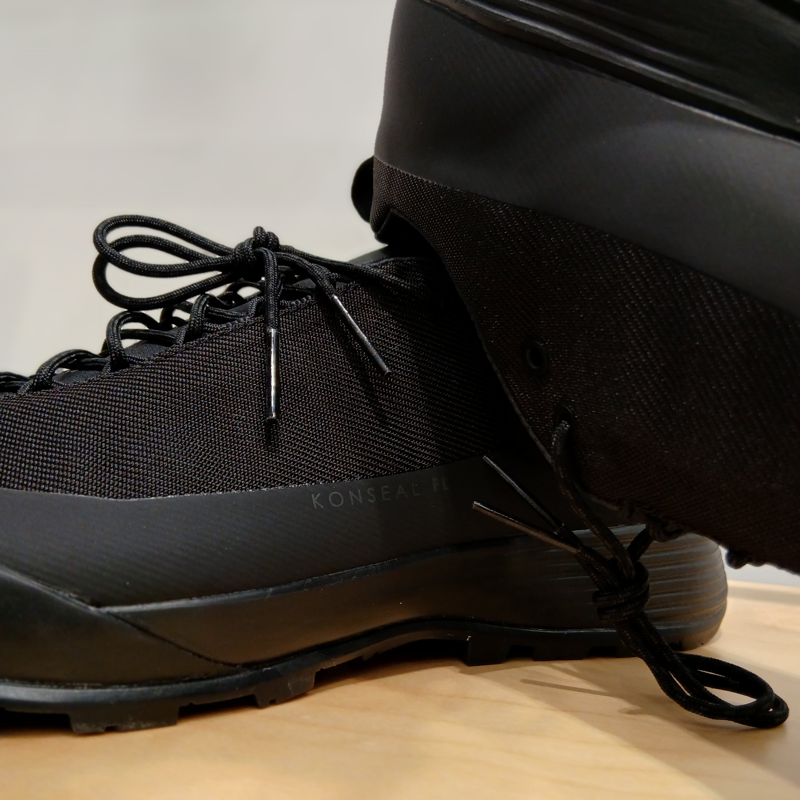 Arc'teryx Konseal FL 2 Black Carbon Copy 착용 스타일 - 4