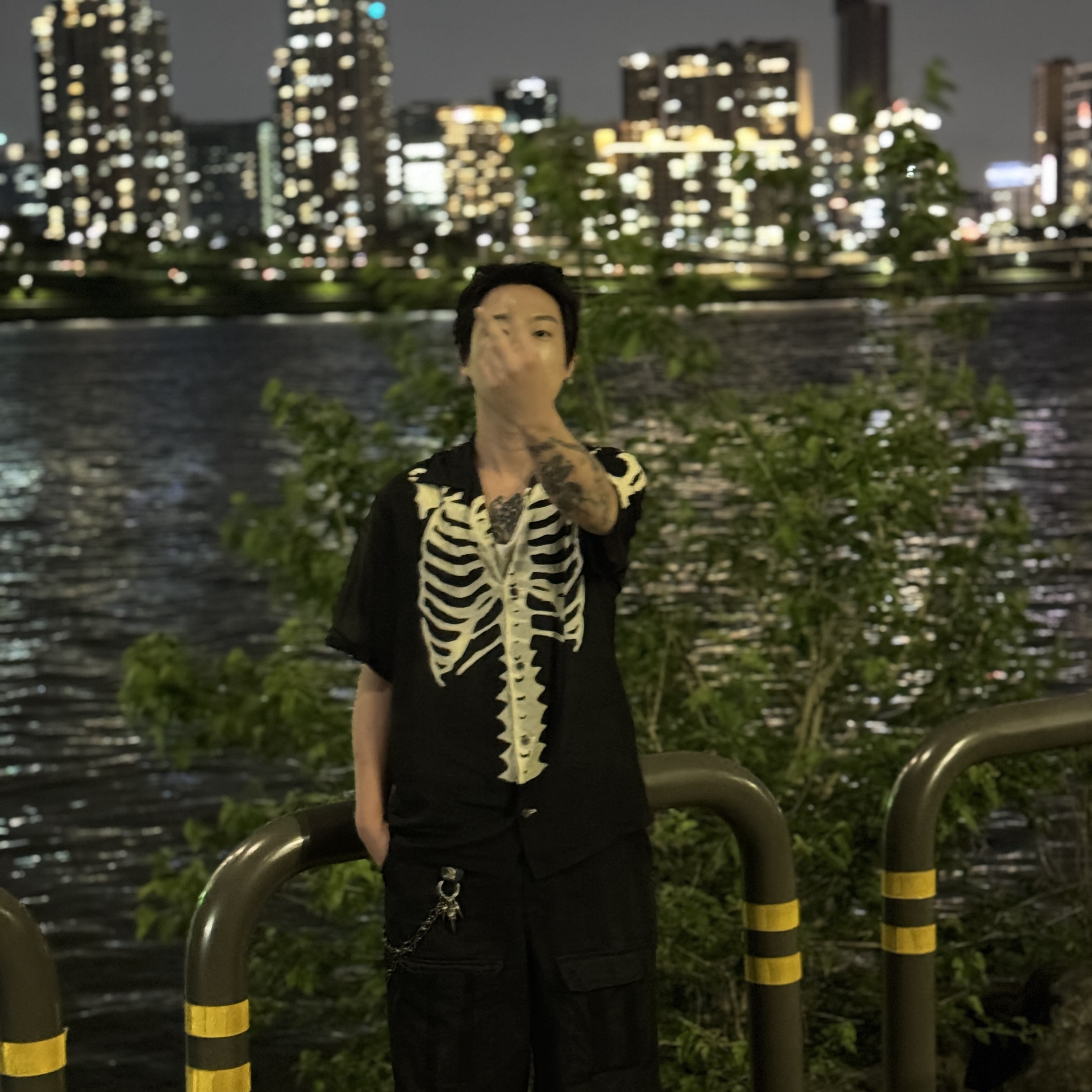 Kapital Silk Rayon Bone Aloha Shirt Black 착용 스타일