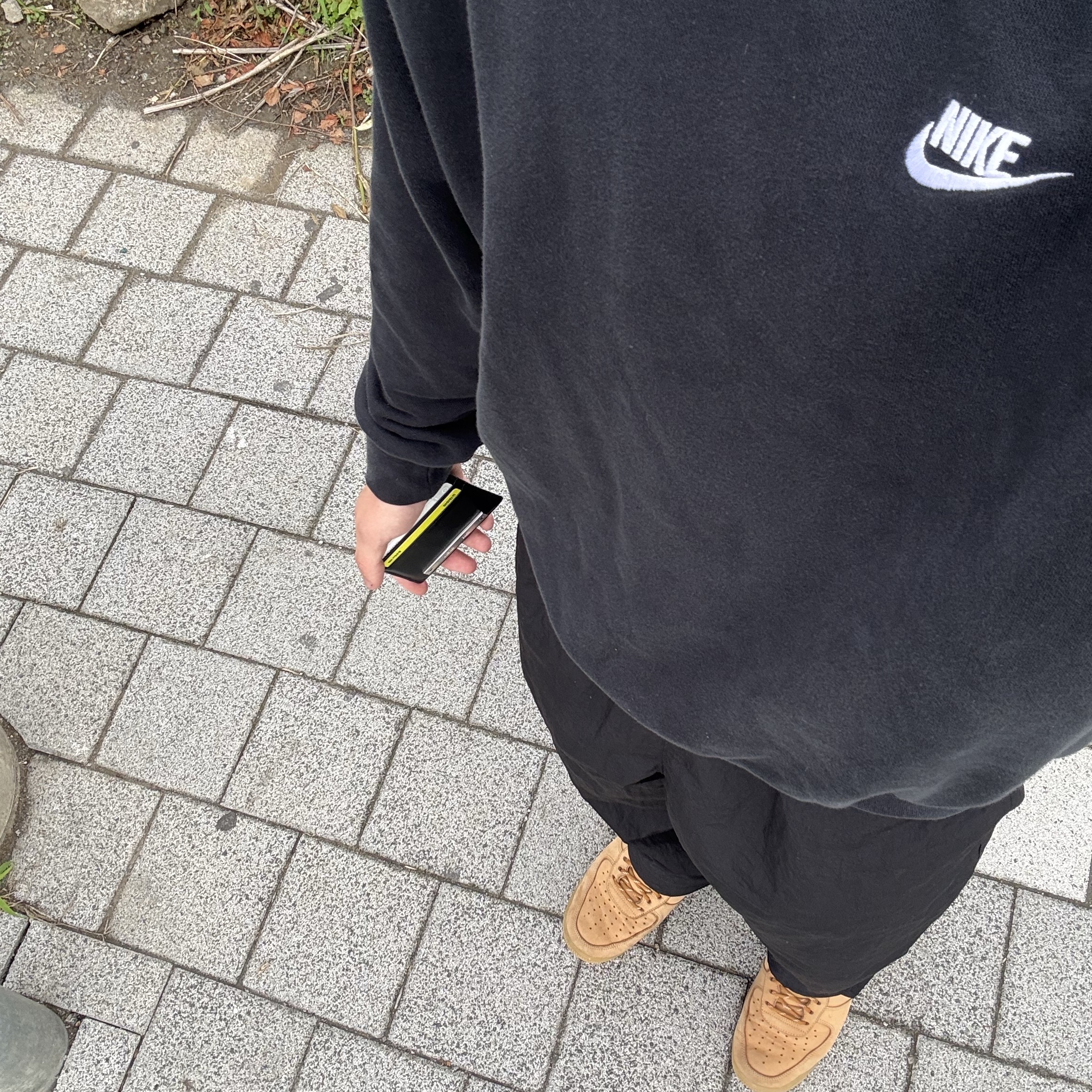 Nike Air Force 1 '07 WB Flax, Nike NSW Club French Terry Crew Sweatshirt Black - Asia 착용 스타일