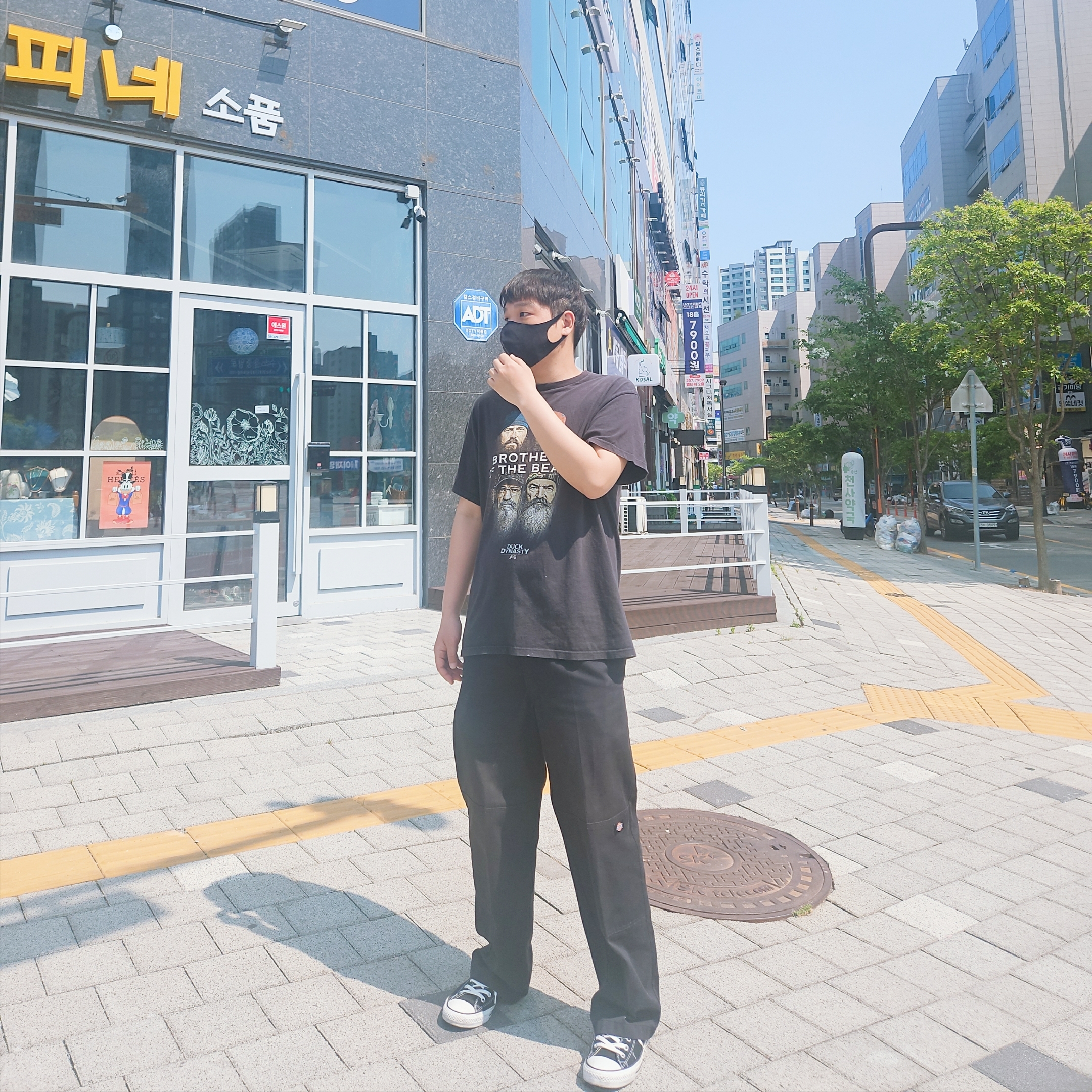 Converse Chuck Taylor All Star Hi Black, Dickies Loose Fit Double Knee Work Pants Dark Navy 착용 스타일 - 2