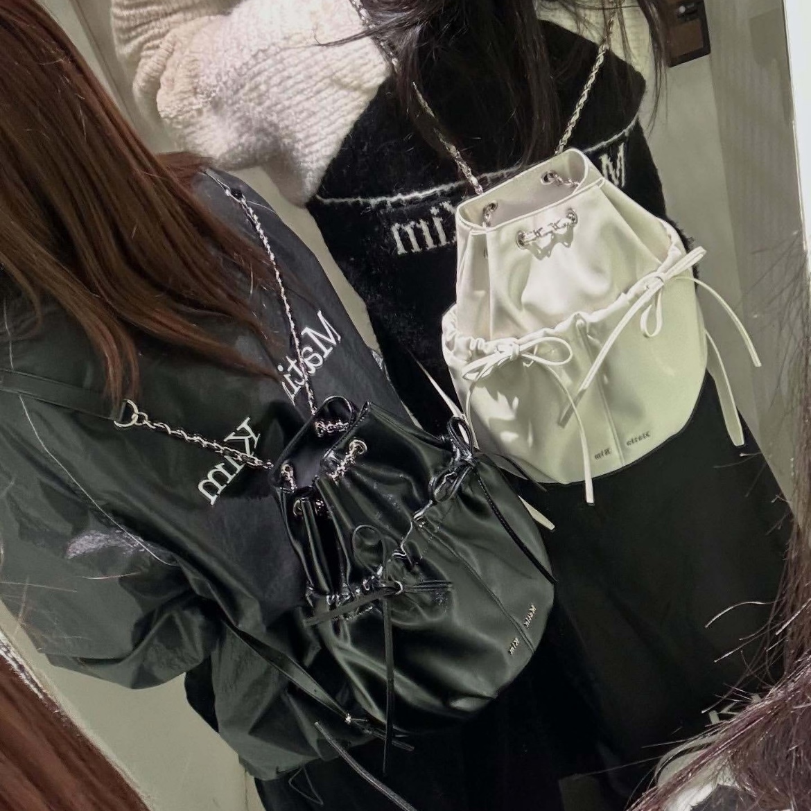 Matin Kim Draw String Ribbon Back Pack Black 착용 스타일 - 2