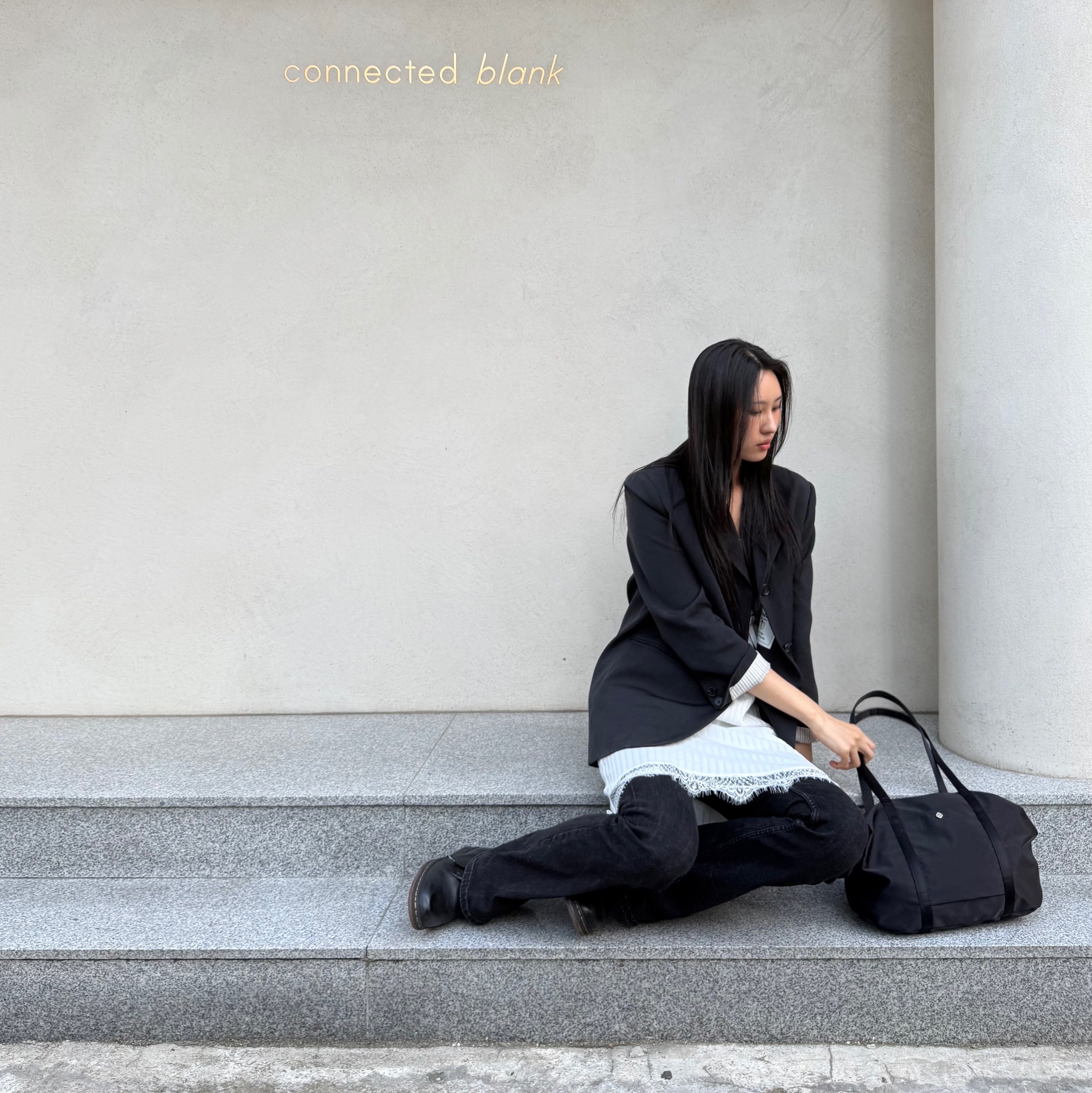 [예약배송] Heeari Aurora Shirring Bag Black, Nike Air Force 1 '07 Low Triple Black 착용 스타일 - 2