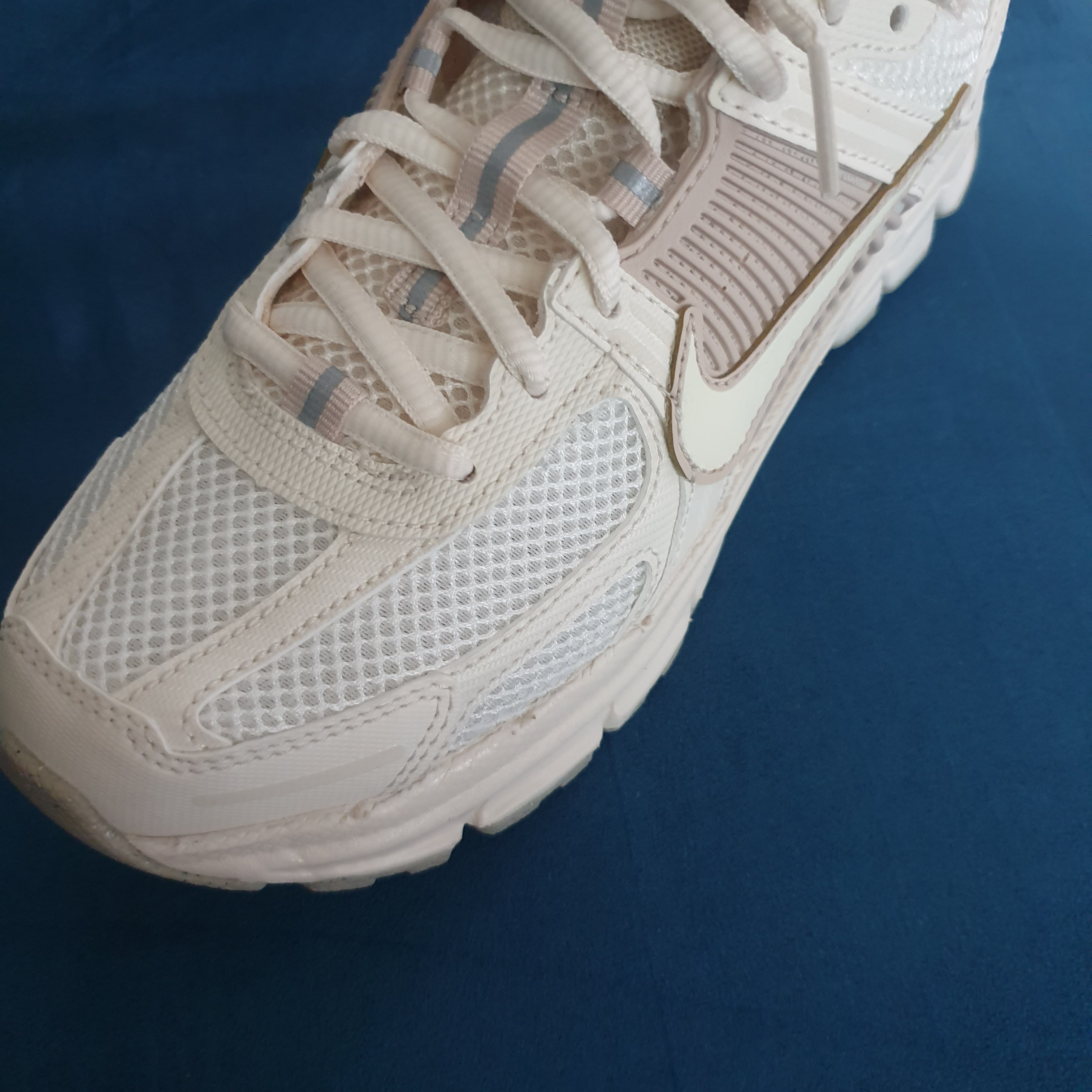 (GS) Nike Zoom Vomero 5 Pale Ivory Sand Drift 착용 스타일