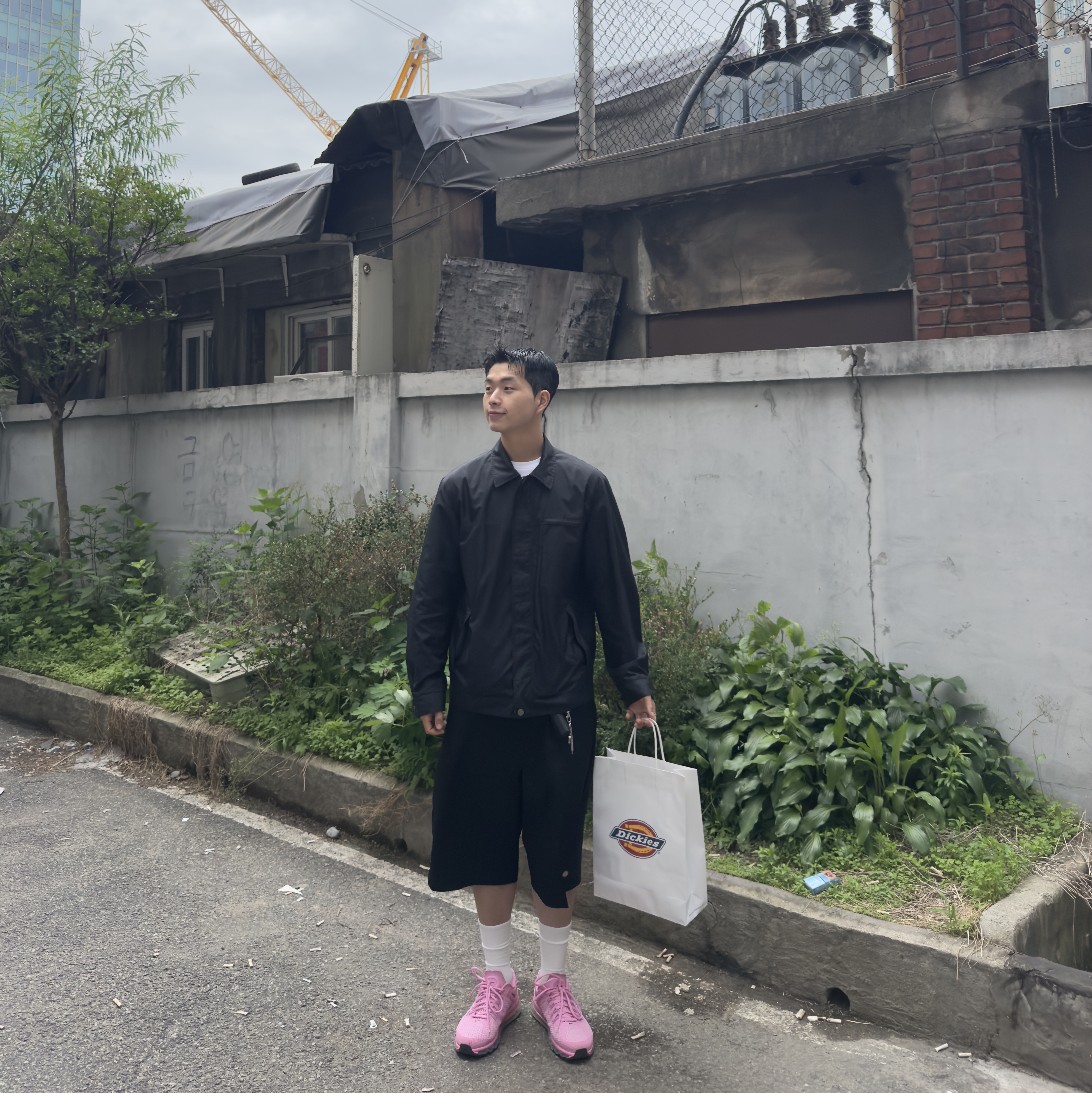 Nike x Stussy Air Max 2013 Psychic Pink, Dickies Loose Fit 13 Inch Flat Front Work Shorts Black 착용 스타일 - 2