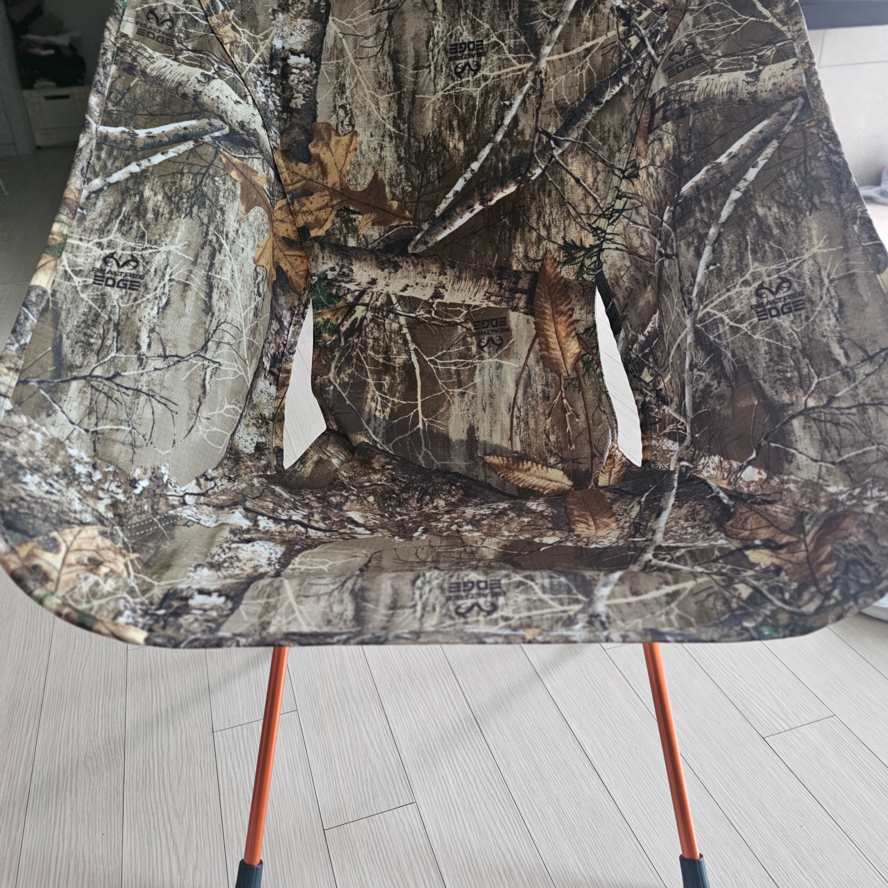 Helinox x Worksout Chair One L Edge Realtree 착용 스타일 - 3