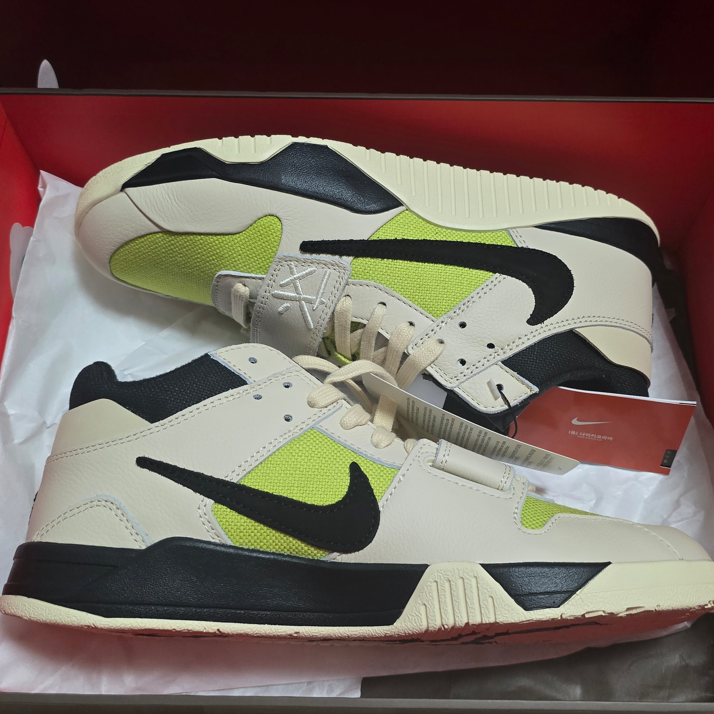 Jordan x Travis Scott Jumpman Jack TR Bright Cactus 착용 스타일 - 4