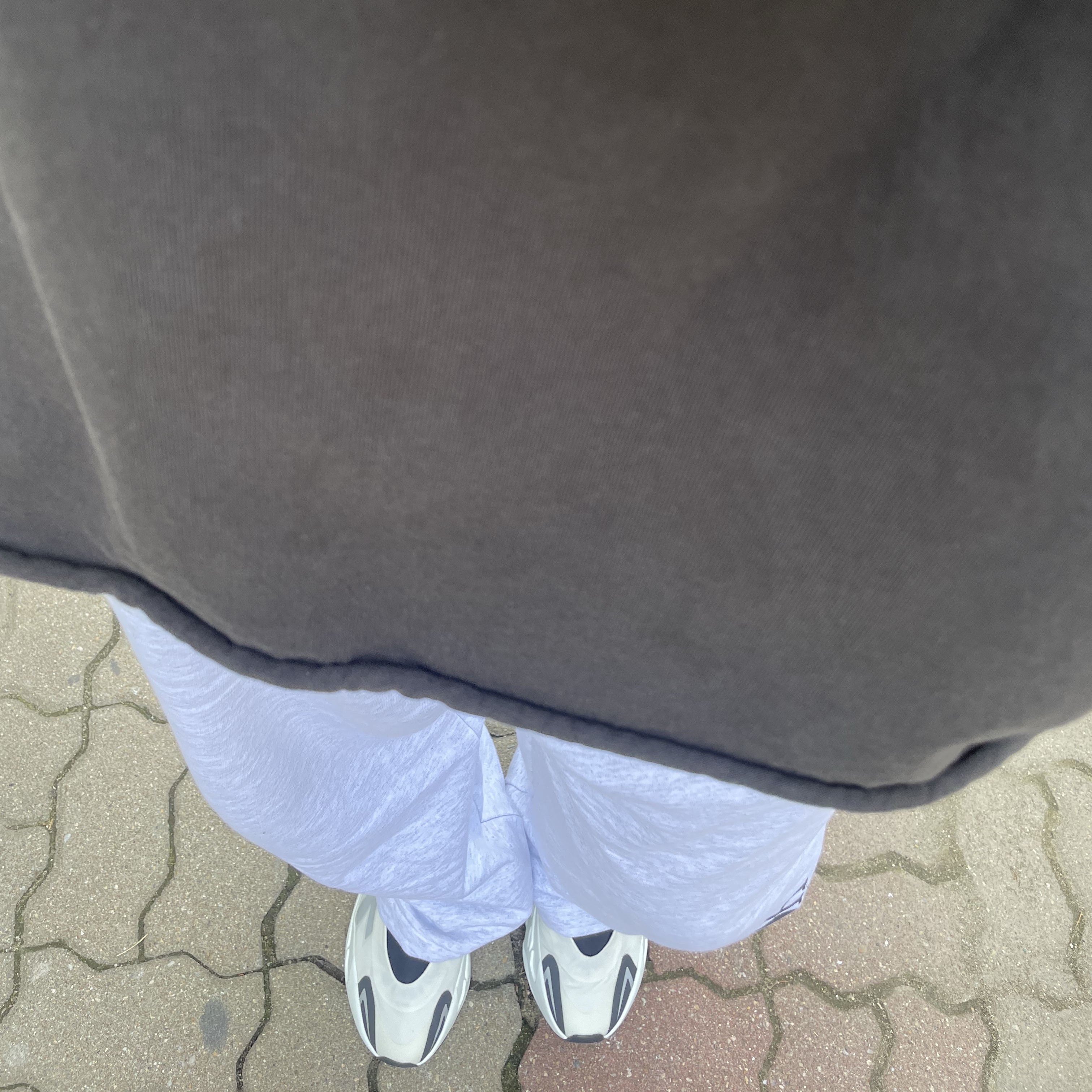 Yeezy x Gosha Rubchinskiy YZY Black Dogs Jogger Heather Grey, Adidas Yeezy Boost 700 MNVN Analog 착용 스타일 - 4