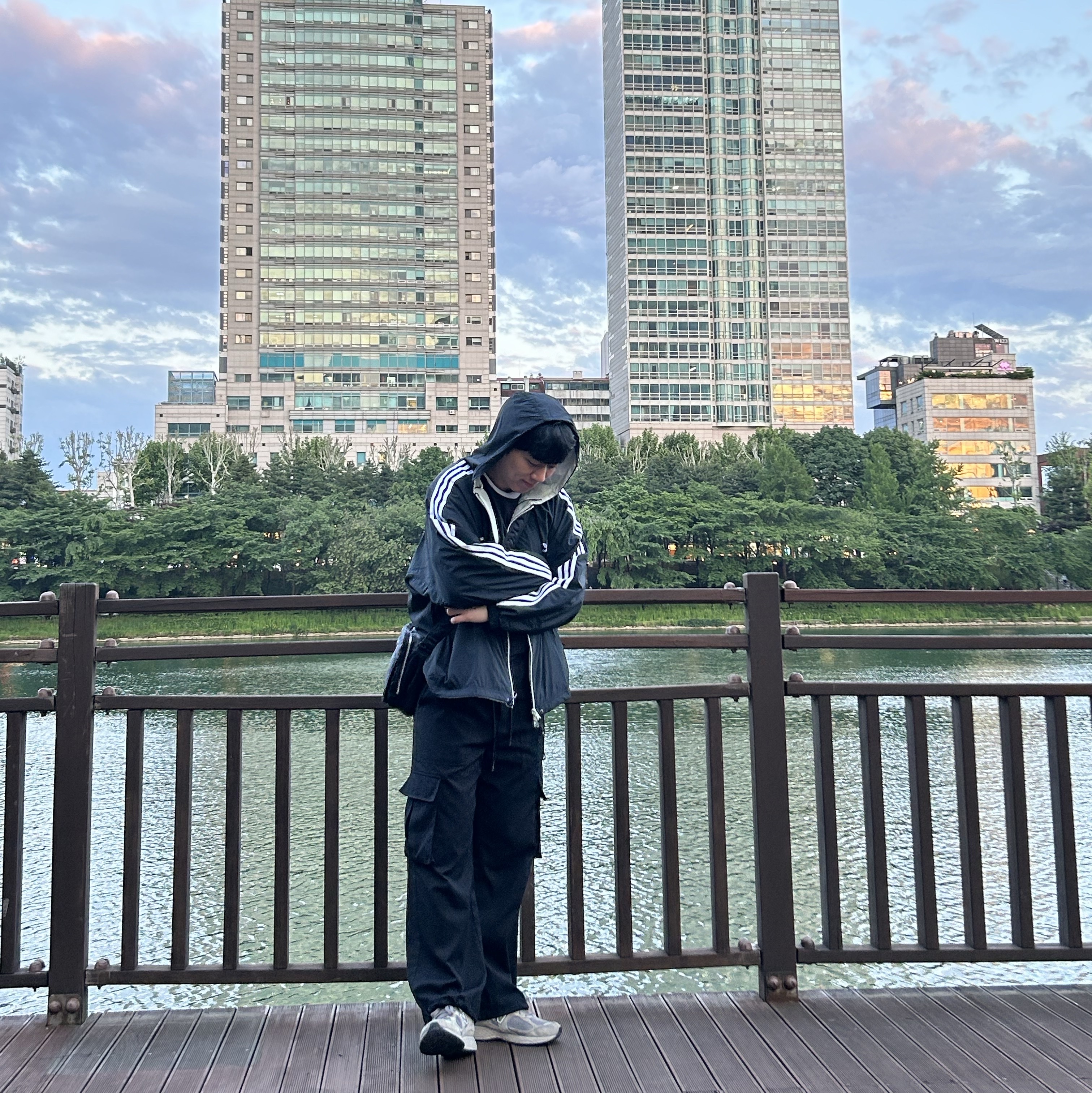 Adidas x Yeseyesee BS Jacket Black - KR Sizing, New Balance 2002R Grey 착용 스타일