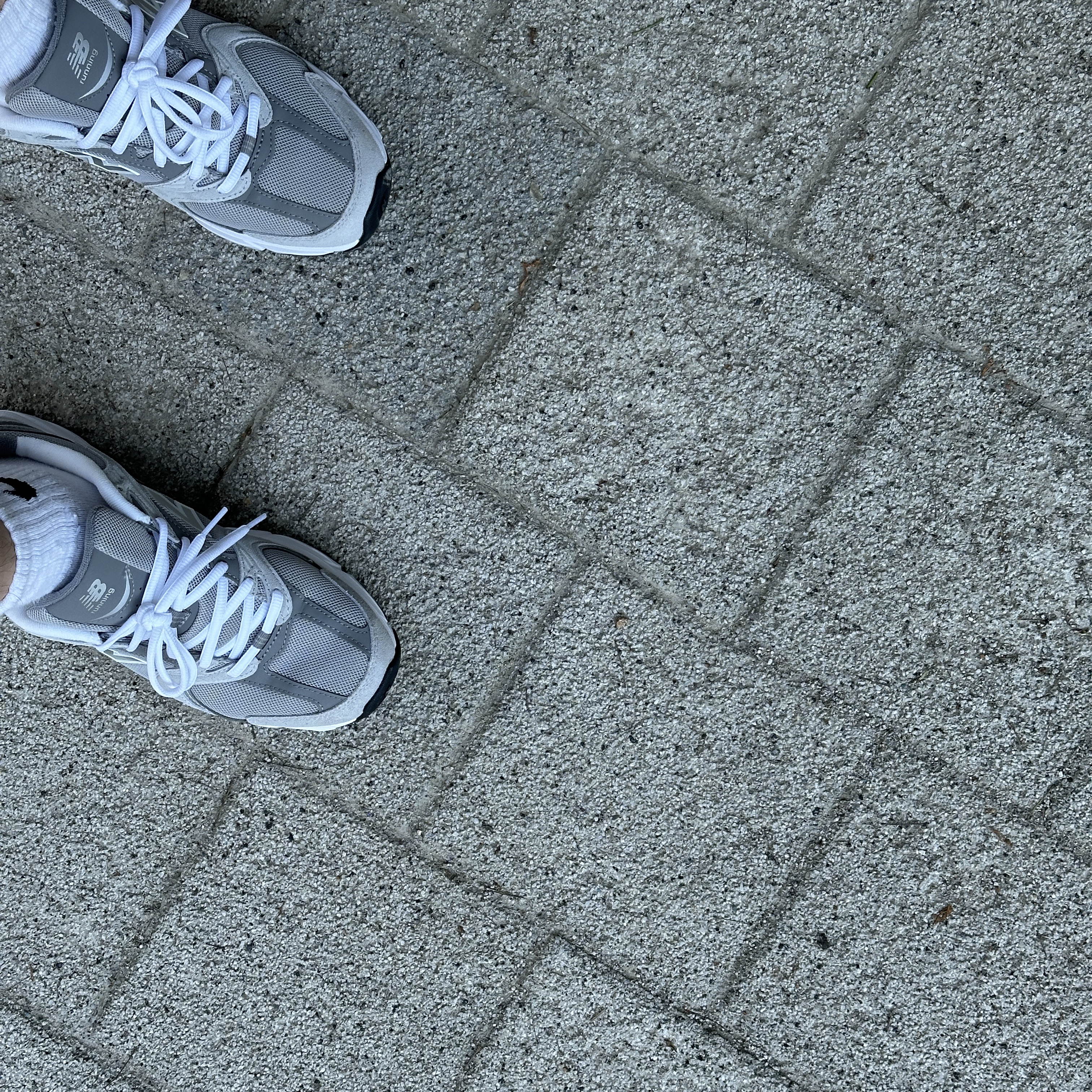 New Balance 530 Grey 착용 스타일