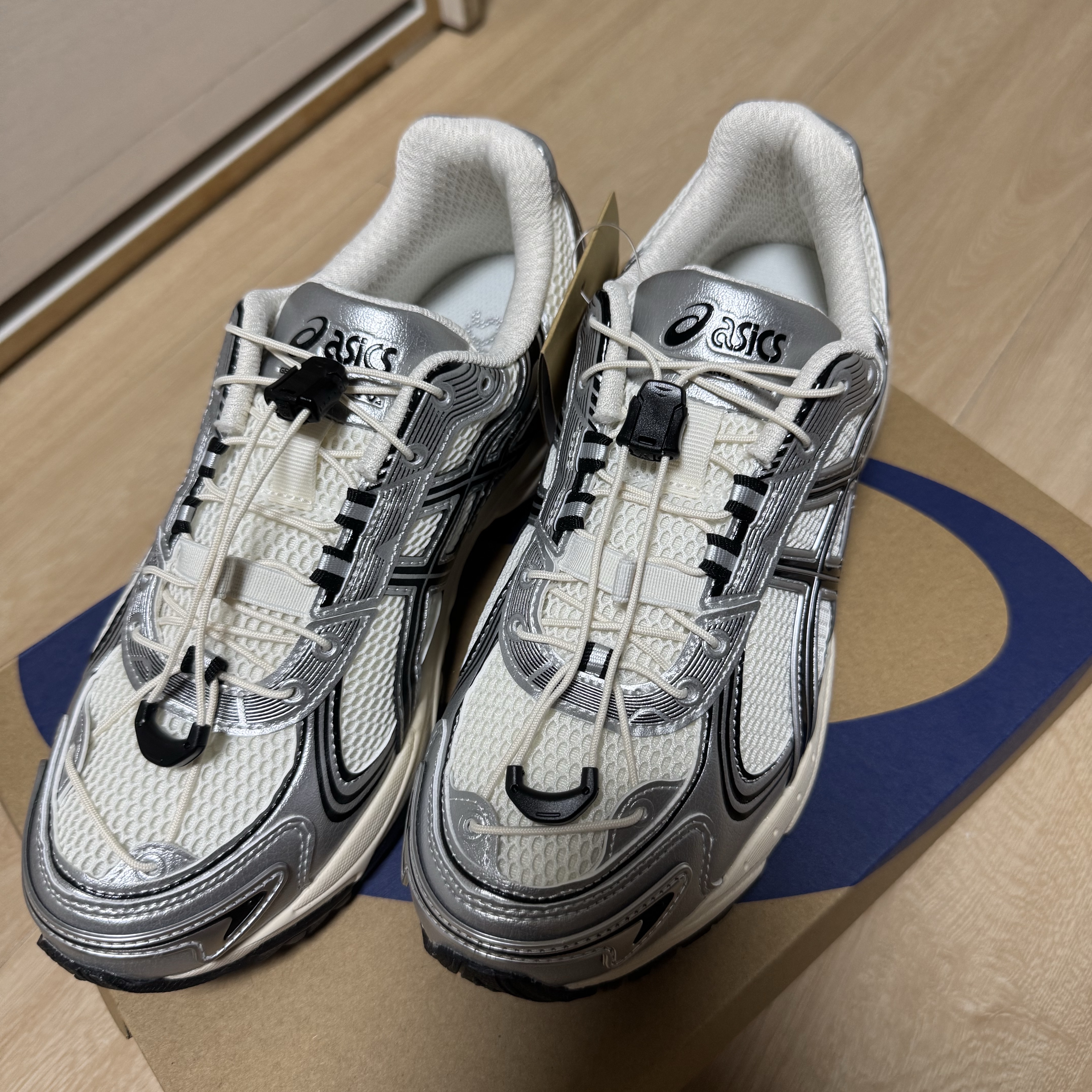 Asics Gel-Kahana TR V4 Silver Black 착용 스타일 - 1