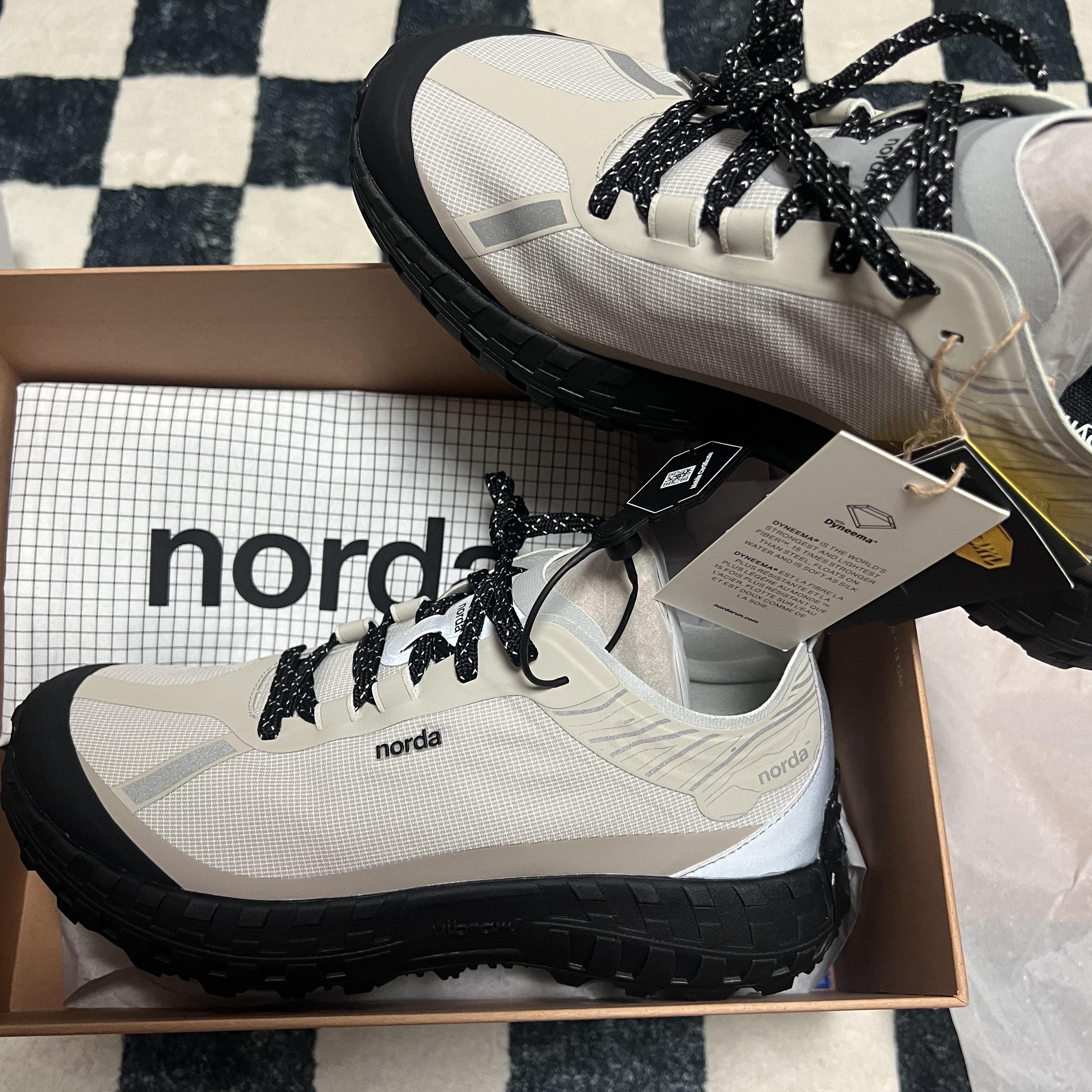 Norda 001/A Cinder 착용 스타일 - 1