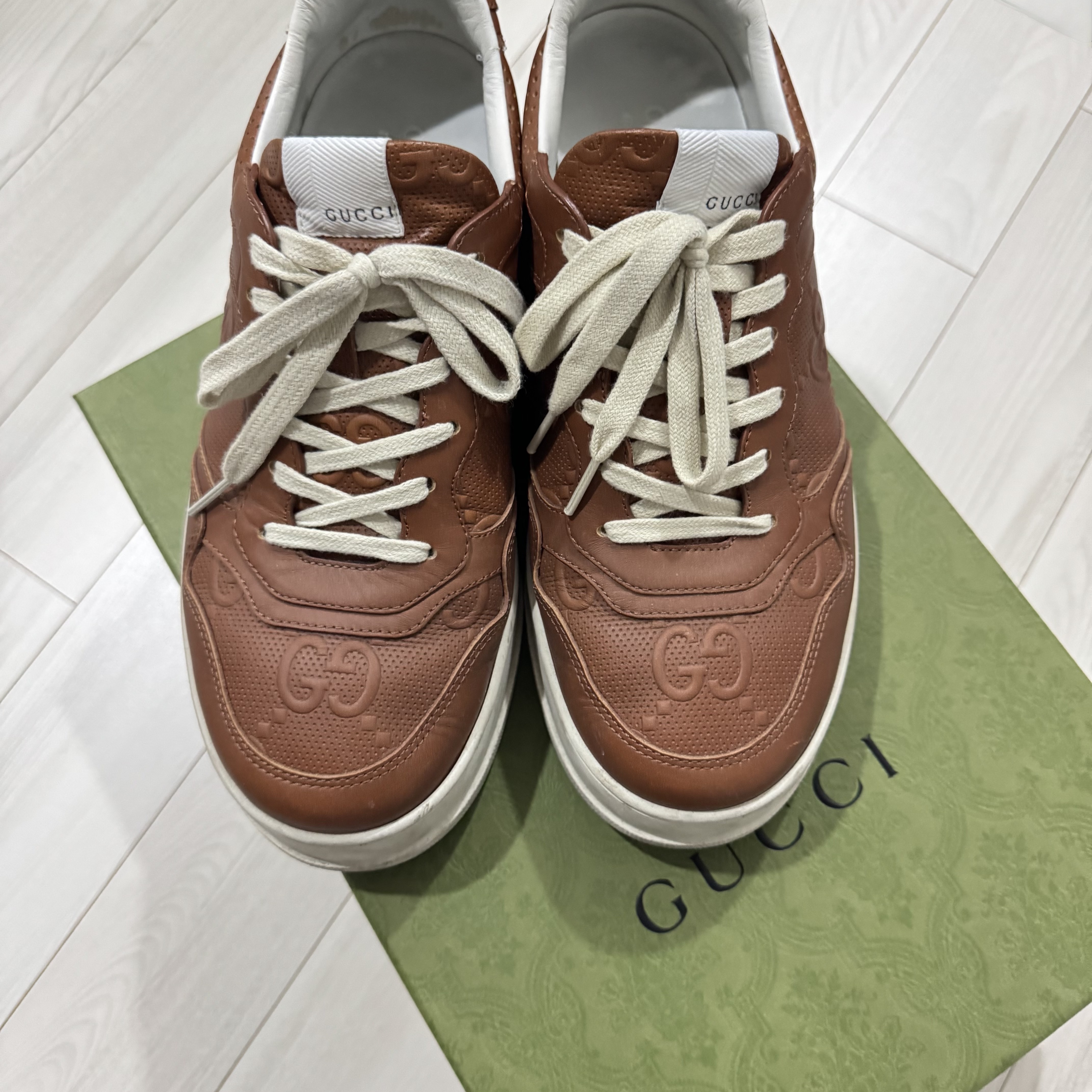Gucci GG Sneaker Brown Leather 착용 스타일
