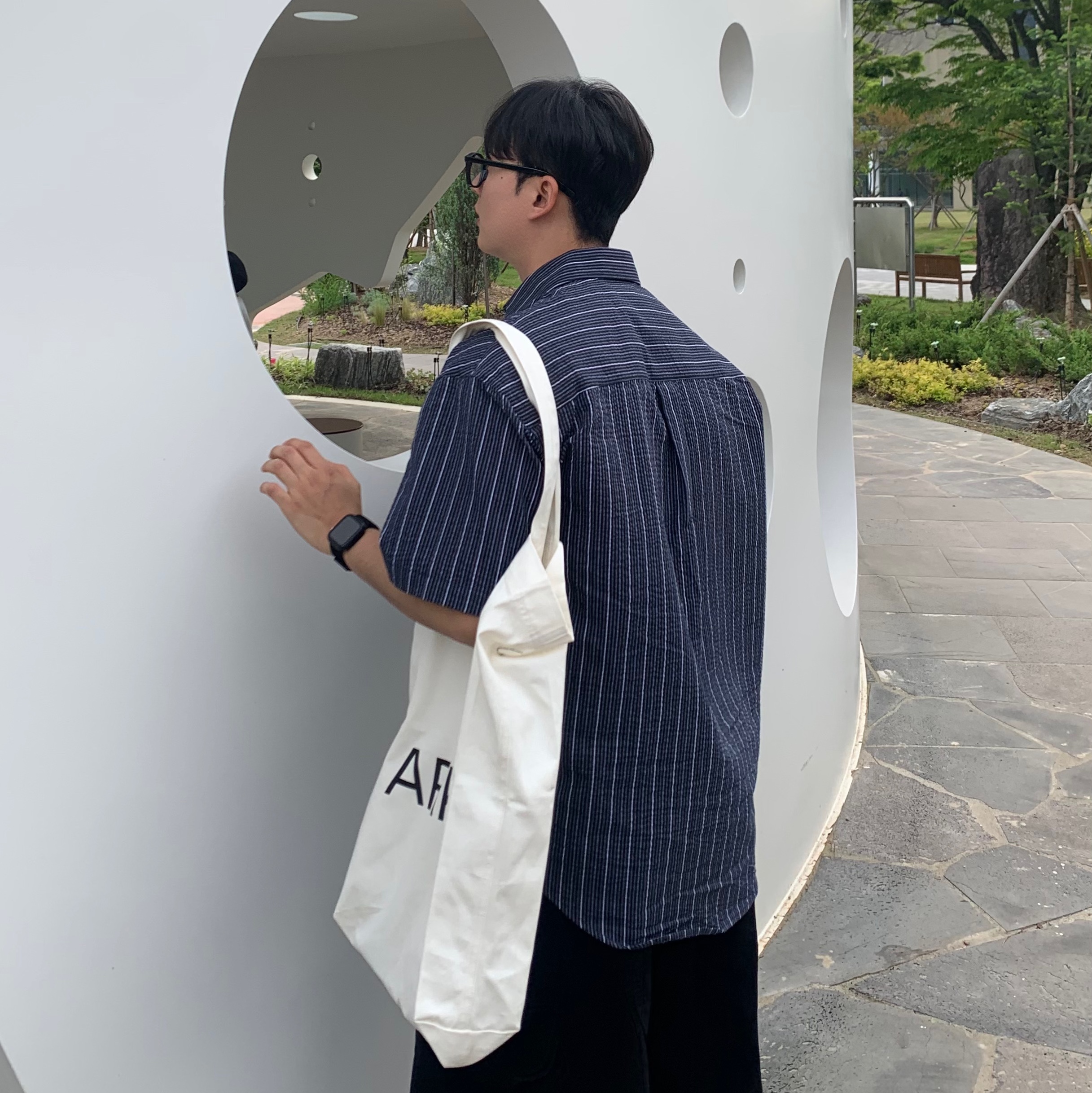 Arket Canvas Tote Bag Off White 착용 스타일