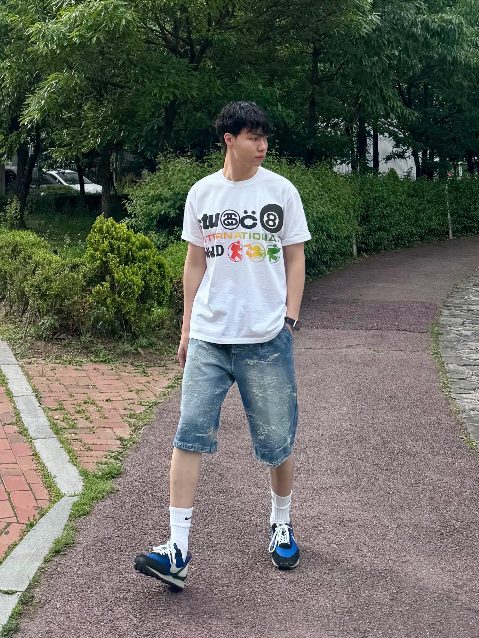 Nike x Undercover Daybreak Blue Jay, Stussy x Cactus Plant Flea Market International T-Shirt White 착용 스타일 - 1