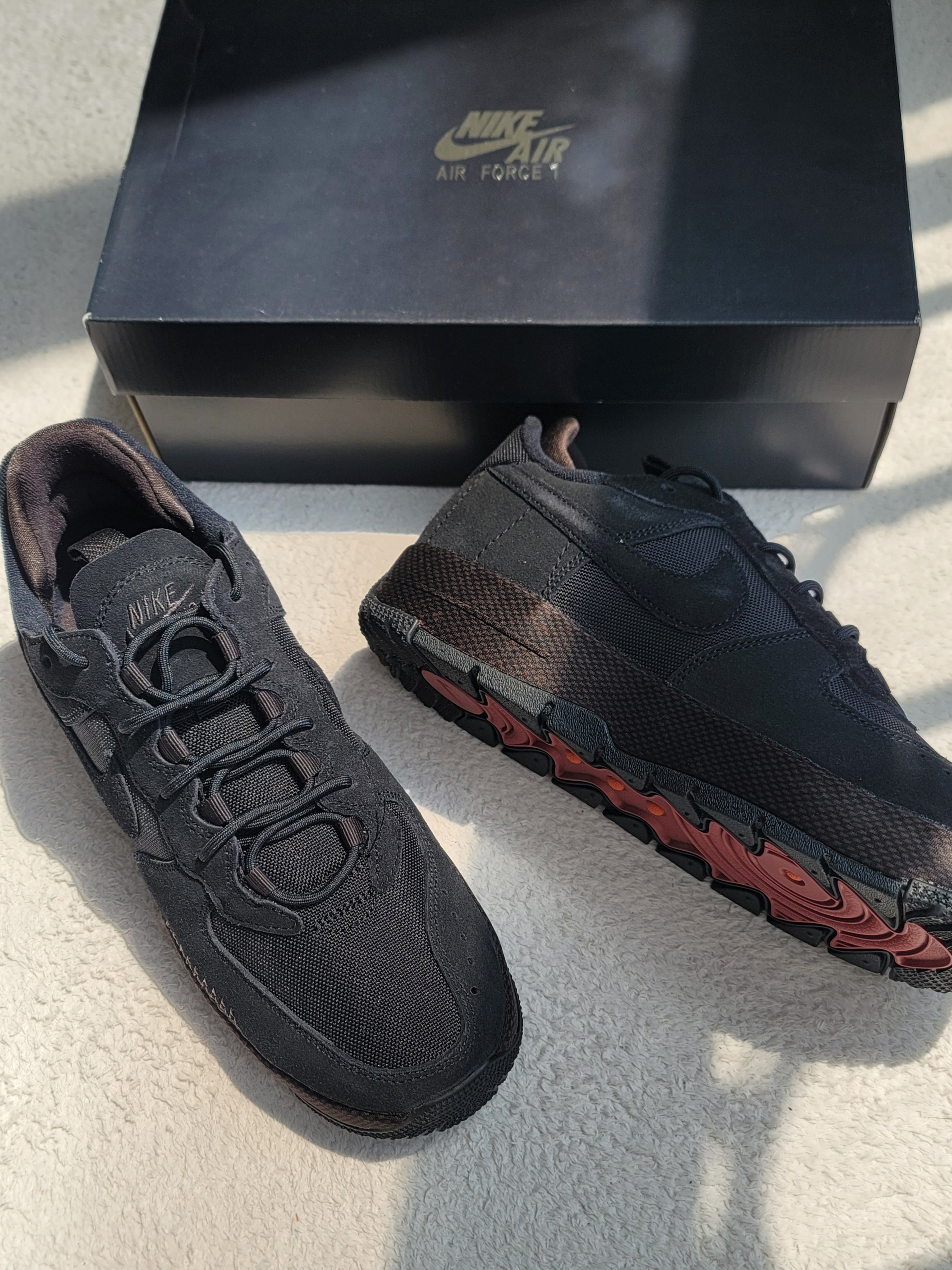 (W) Nike Air Force 1 Black Velvet Brown 착용 스타일 - 1