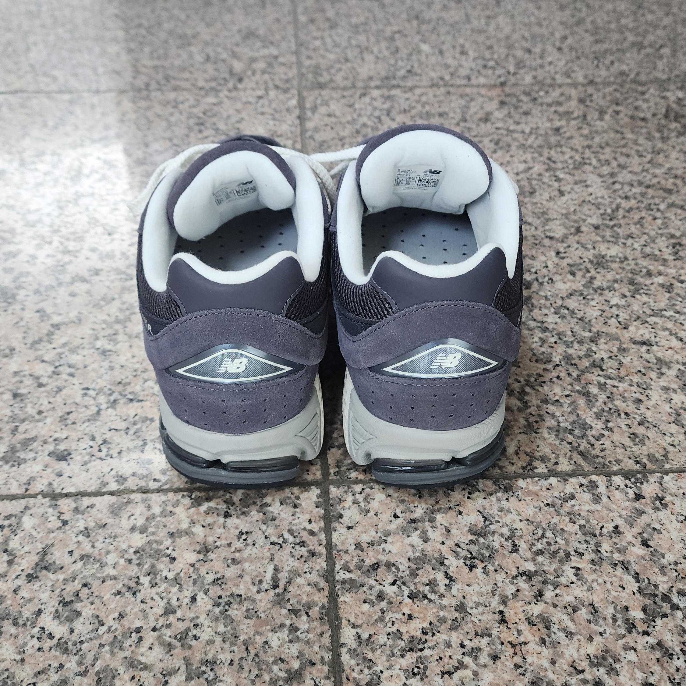 New Balance 2002R Magnet Phantom 착용 스타일 - 5