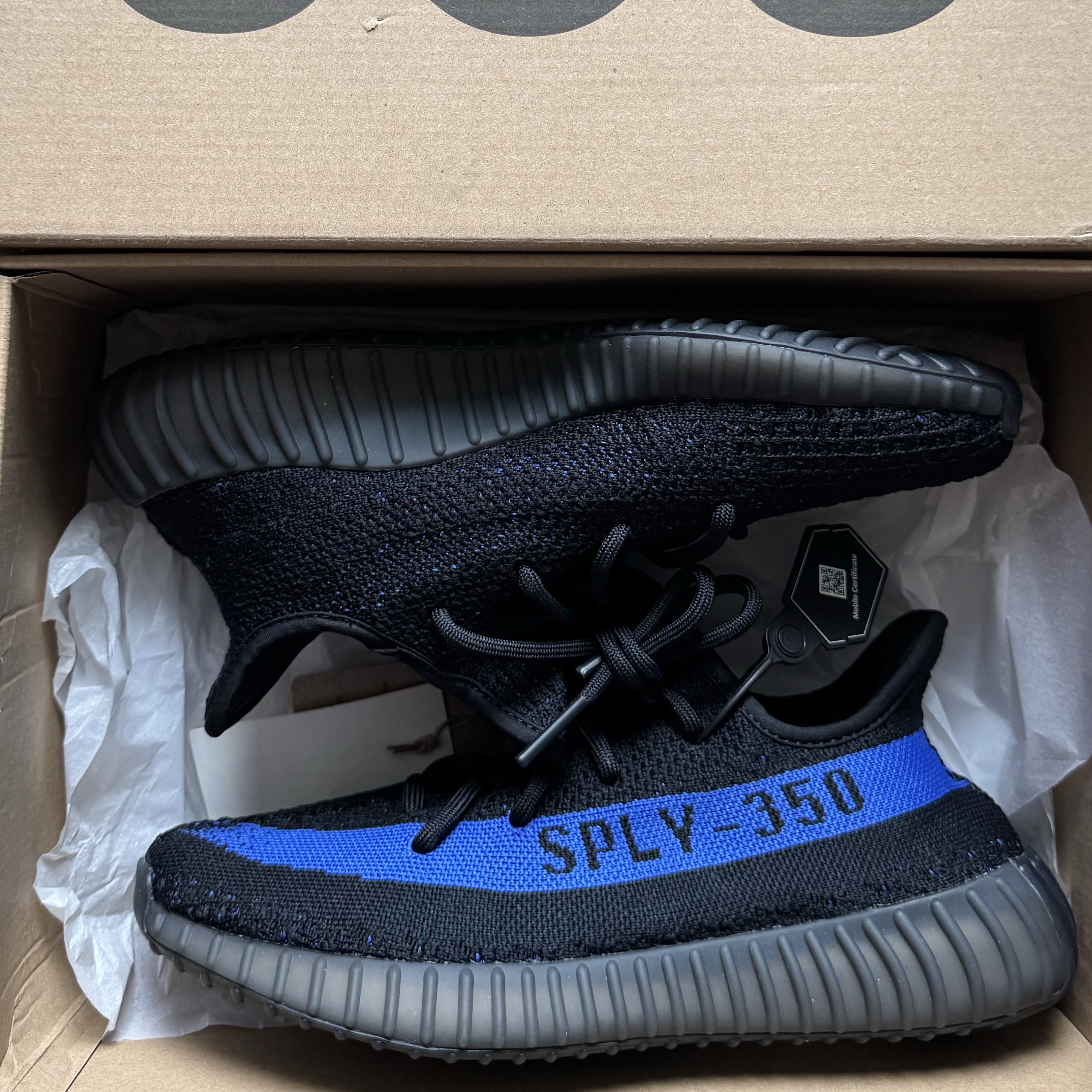 Adidas Yeezy Boost 350 V2 Dazzling Blue 착용 스타일