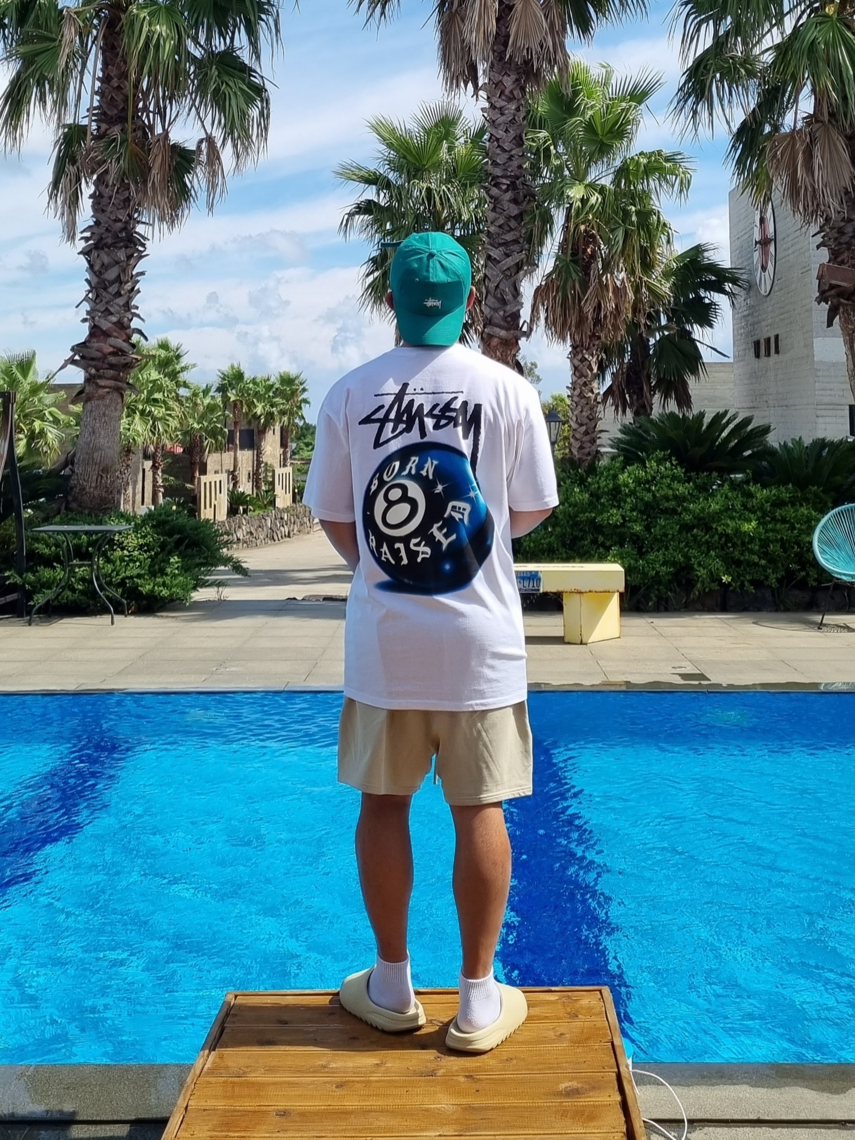 Stussy x Born X Raised 8 Ball T-Shirt White 착용 스타일
