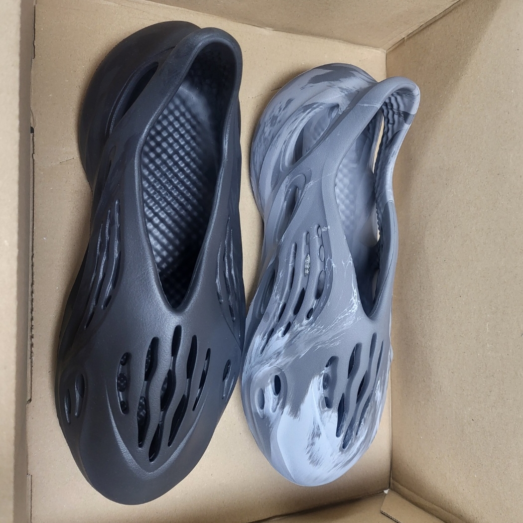 Adidas Yeezy Foam RNNR MX Granite, Adidas Yeezy Foam RNNR Onyx 착용 스타일