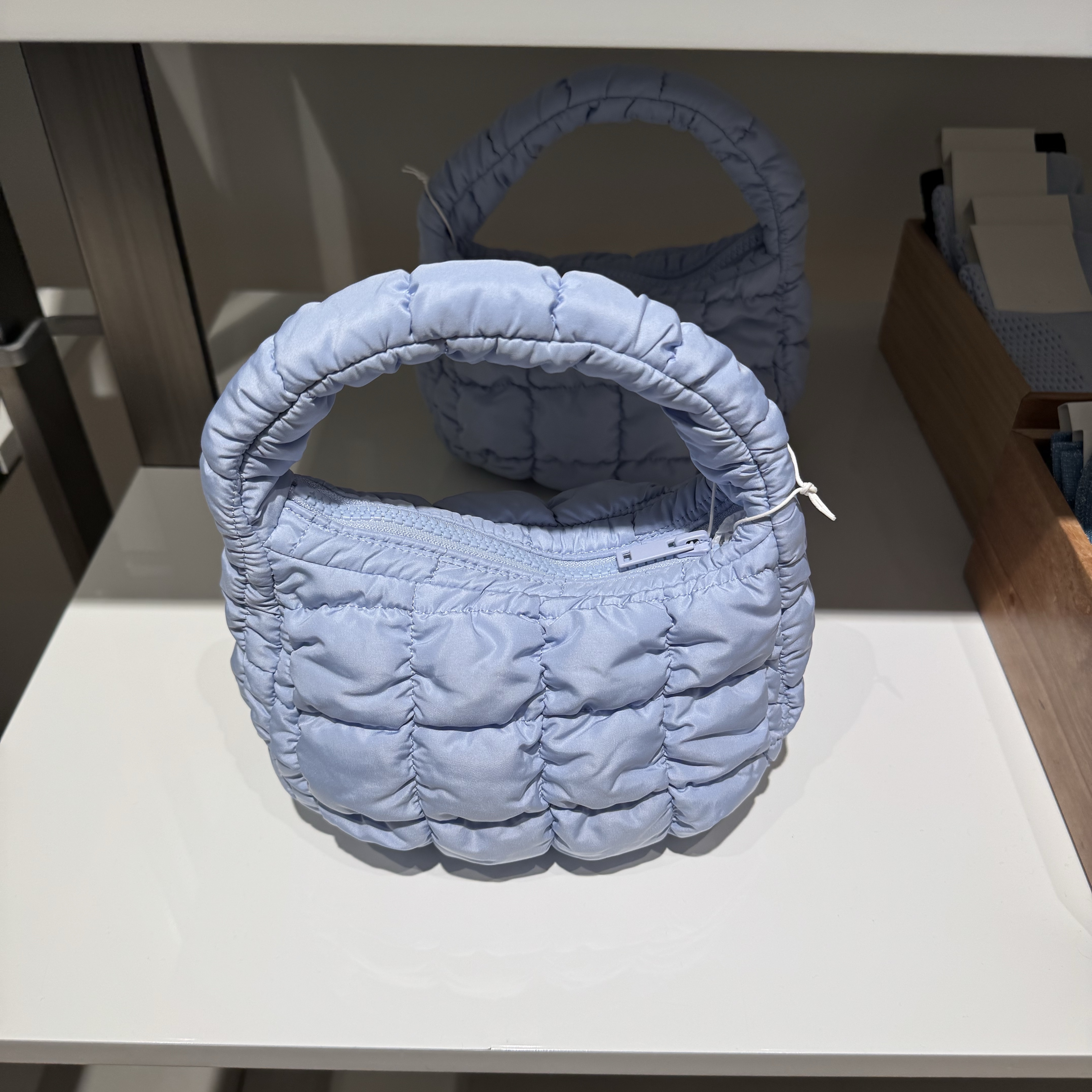 COS Quilted Micro Bag Light Blue 착용 스타일