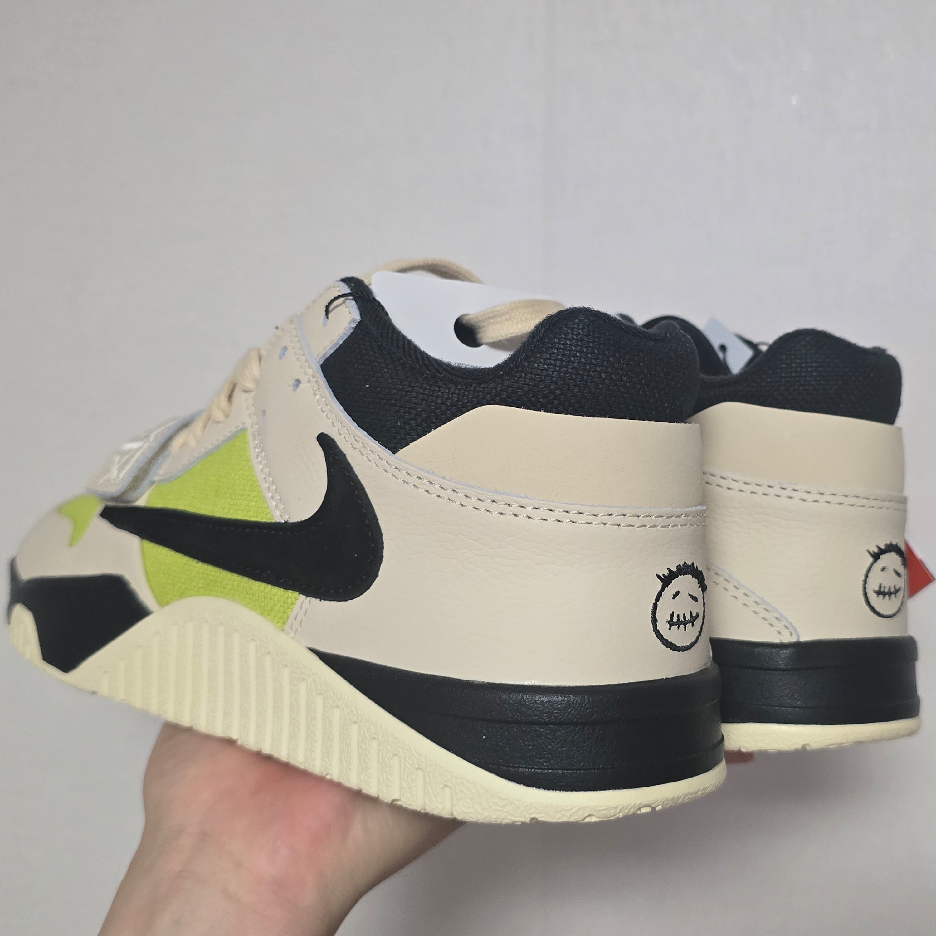 Jordan x Travis Scott Jumpman Jack TR Bright Cactus 착용 스타일 - 2