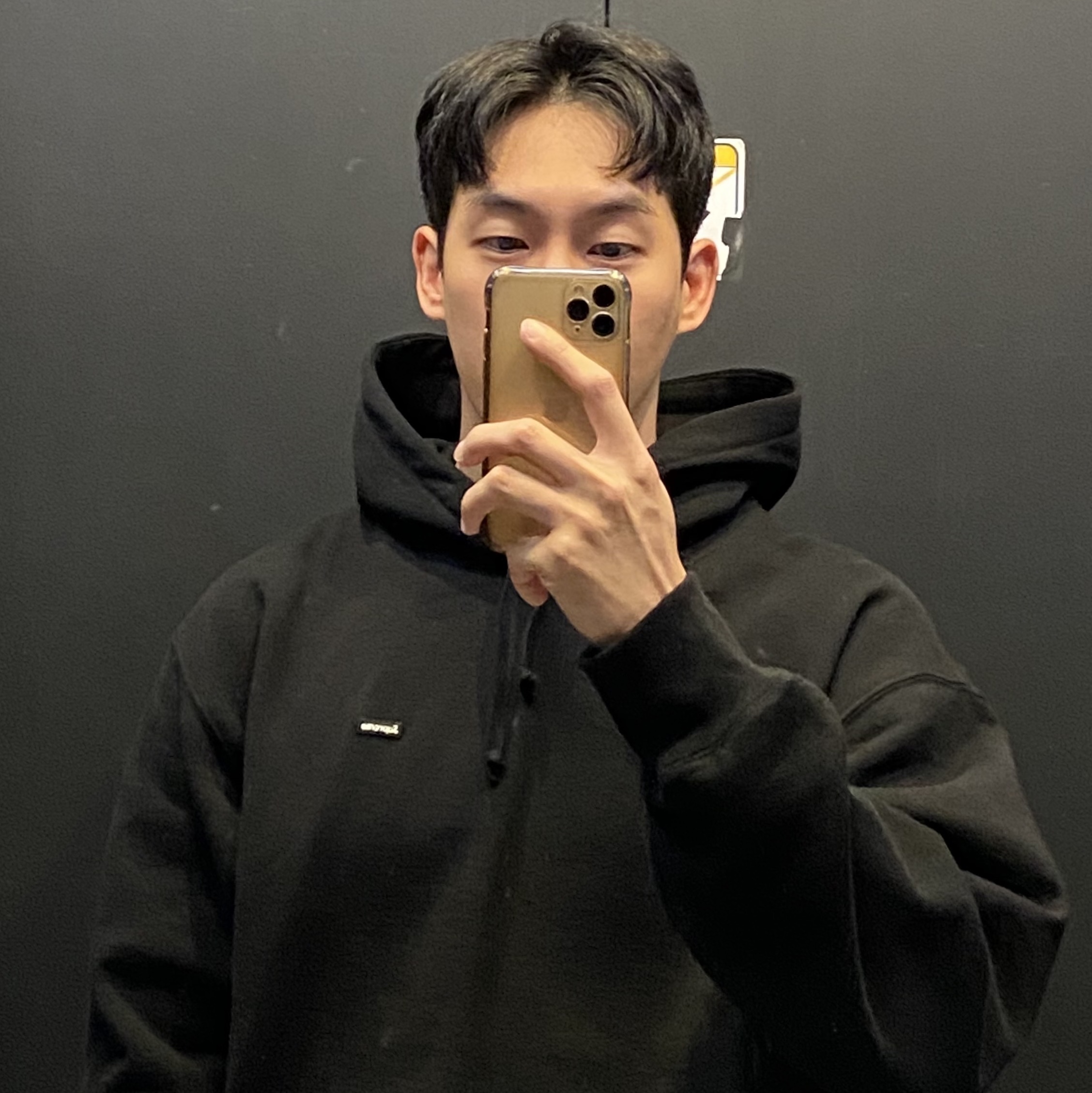 Supreme Small Box Hooded Sweatshirt Black - 24FW, C.P. Company Nycra-R Short Down Jacket Black - 24FW 착용 스타일 - 1