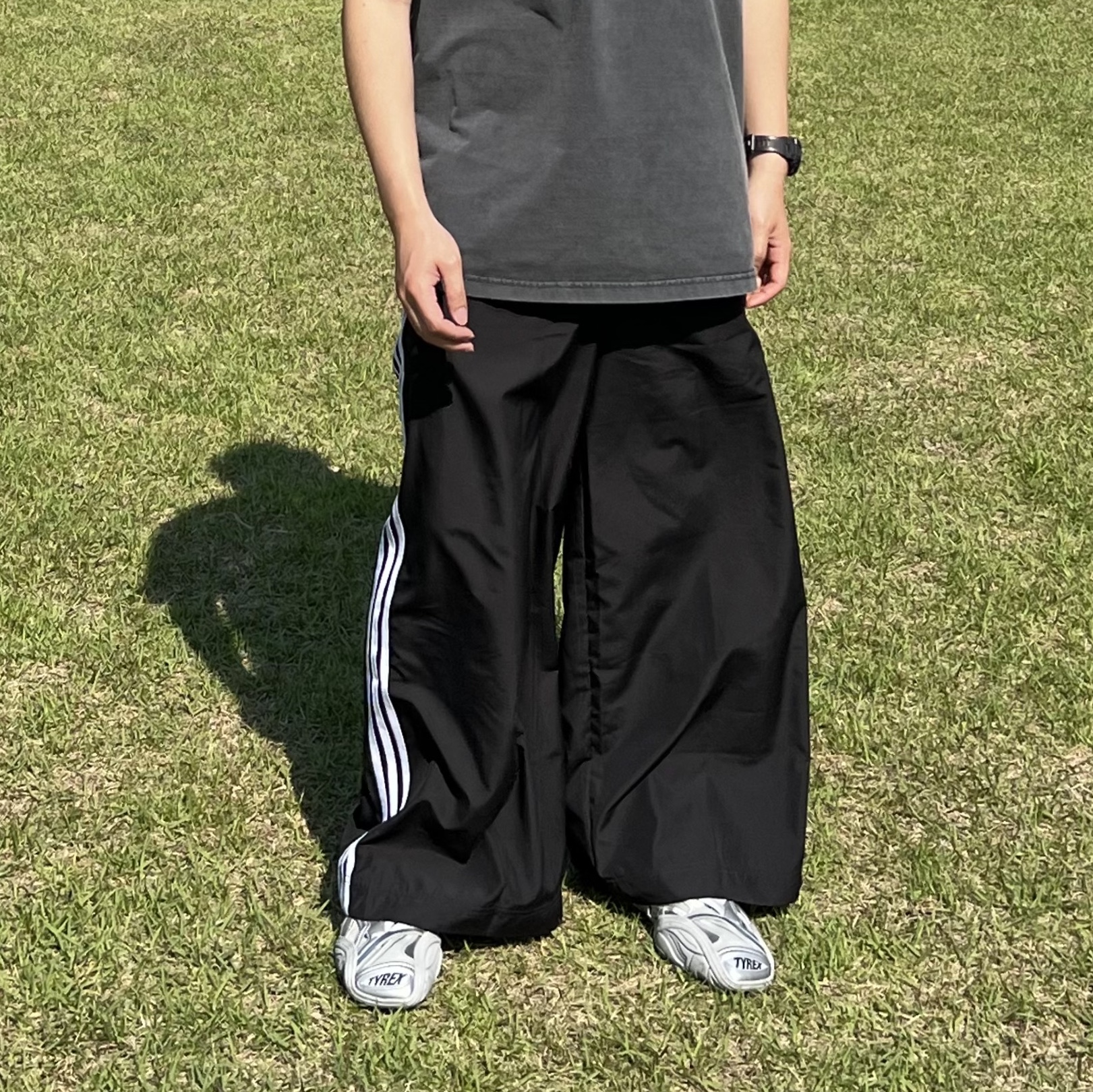 Balenciaga Tyrex Sneakers Silver, (W) Adidas Adilenium Season 3 Oversized Track Pants Black - KR Sizing 착용 스타일 - 2