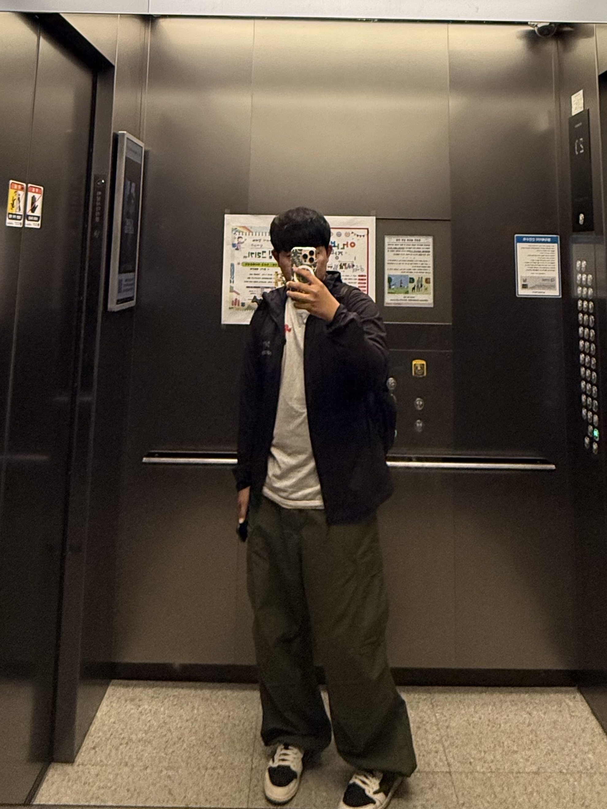Arc'teryx Squamish Hoody Black, Palace Tri-Hearts T-Shirt Grey Marl - 24SS 착용 스타일