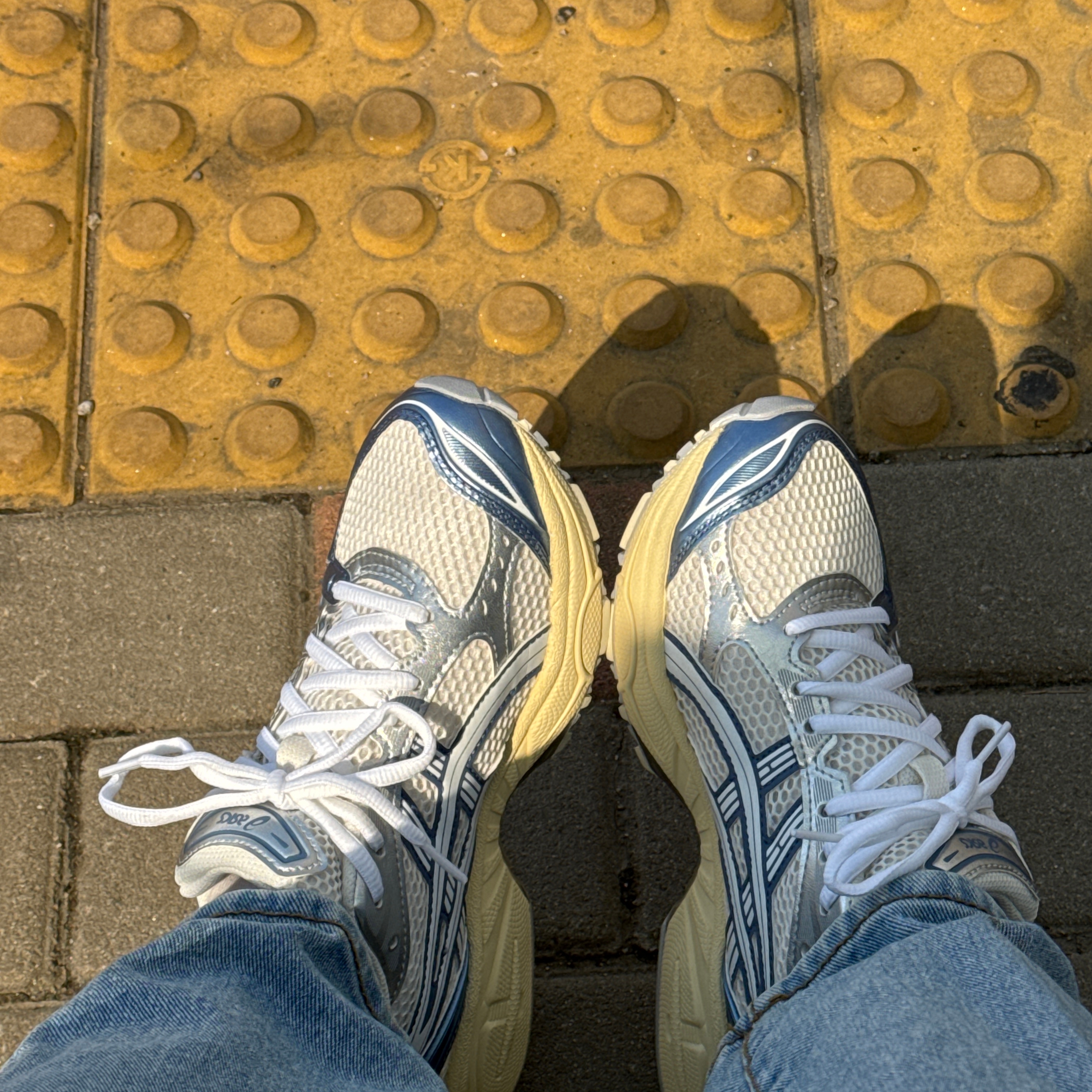 Asics Gel-Kayano 14 Metallic Blue 착용 스타일