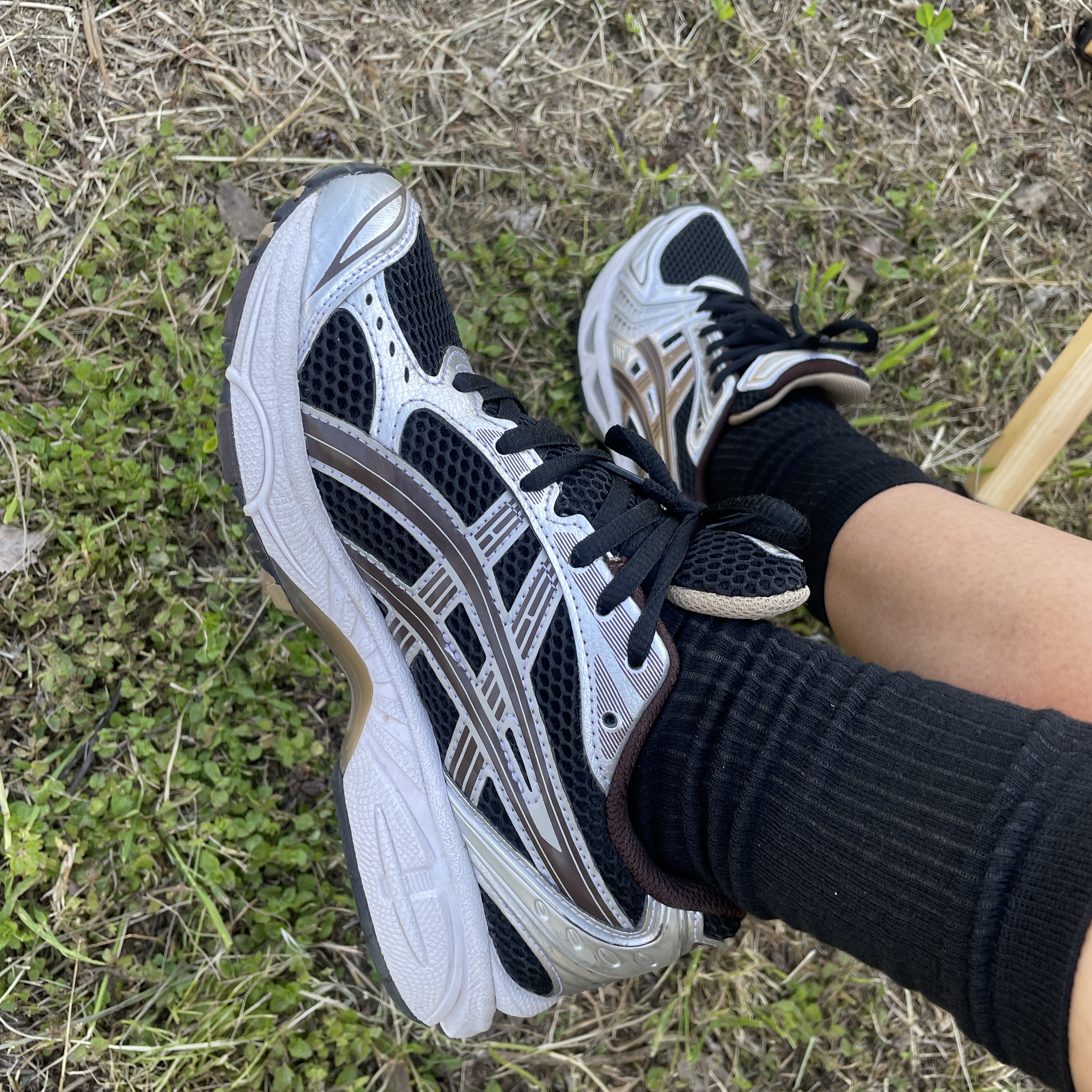 Asics Gel-Kayano 14 Black Coffee 착용 스타일 - 1