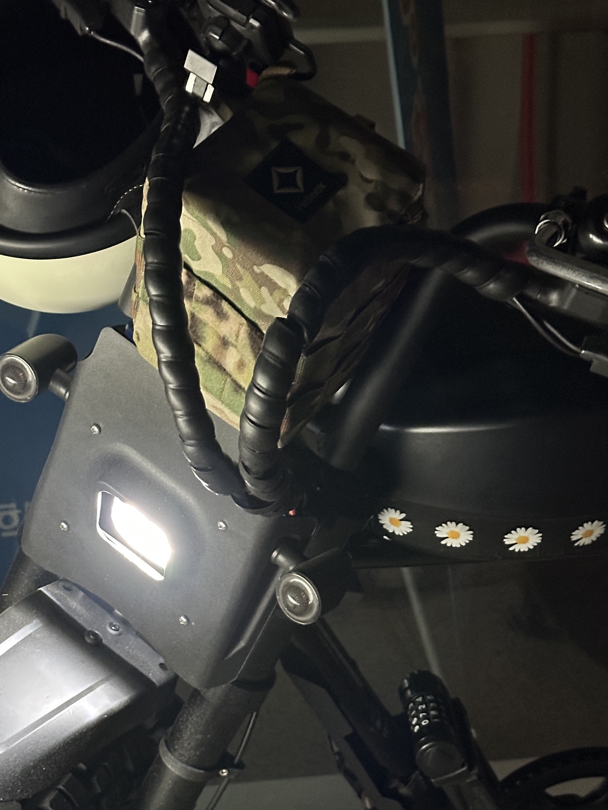 Helinox x Invincible Tactical Table Side Storage XS Desert Camo 착용 스타일