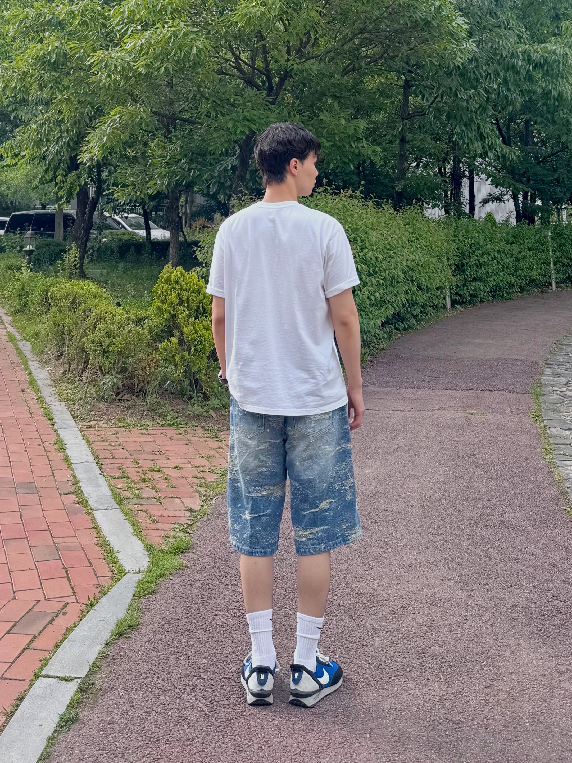 Nike x Undercover Daybreak Blue Jay, Stussy x Cactus Plant Flea Market International T-Shirt White 착용 스타일 - 4