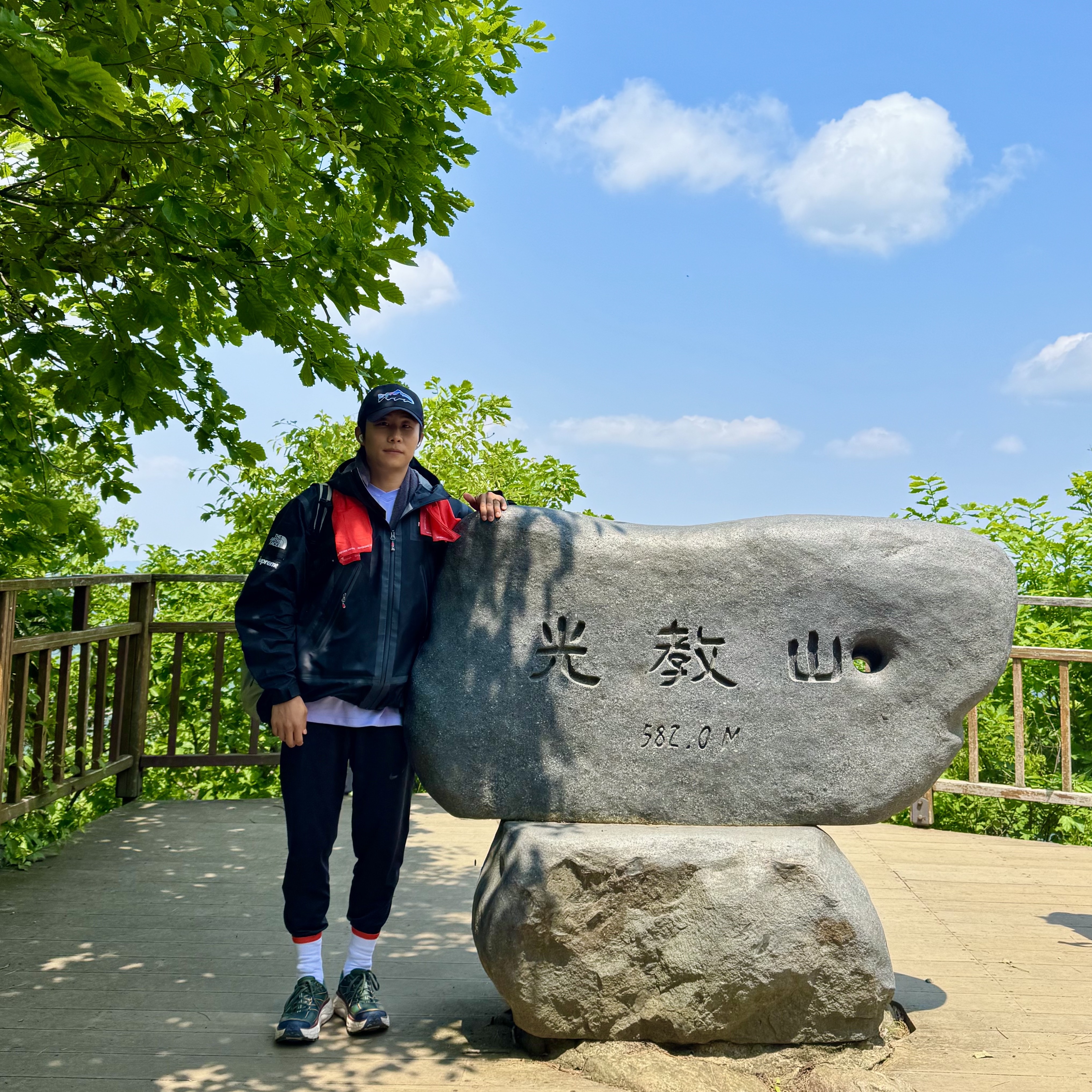 Supreme x The North Face Summit Series Outer Tape Seam Jacket Black - 21SS, Nike FC Barcelona 2021/22 Stadium Away Jersey Purple (Non Marking Ver.) 착용 스타일 - 1