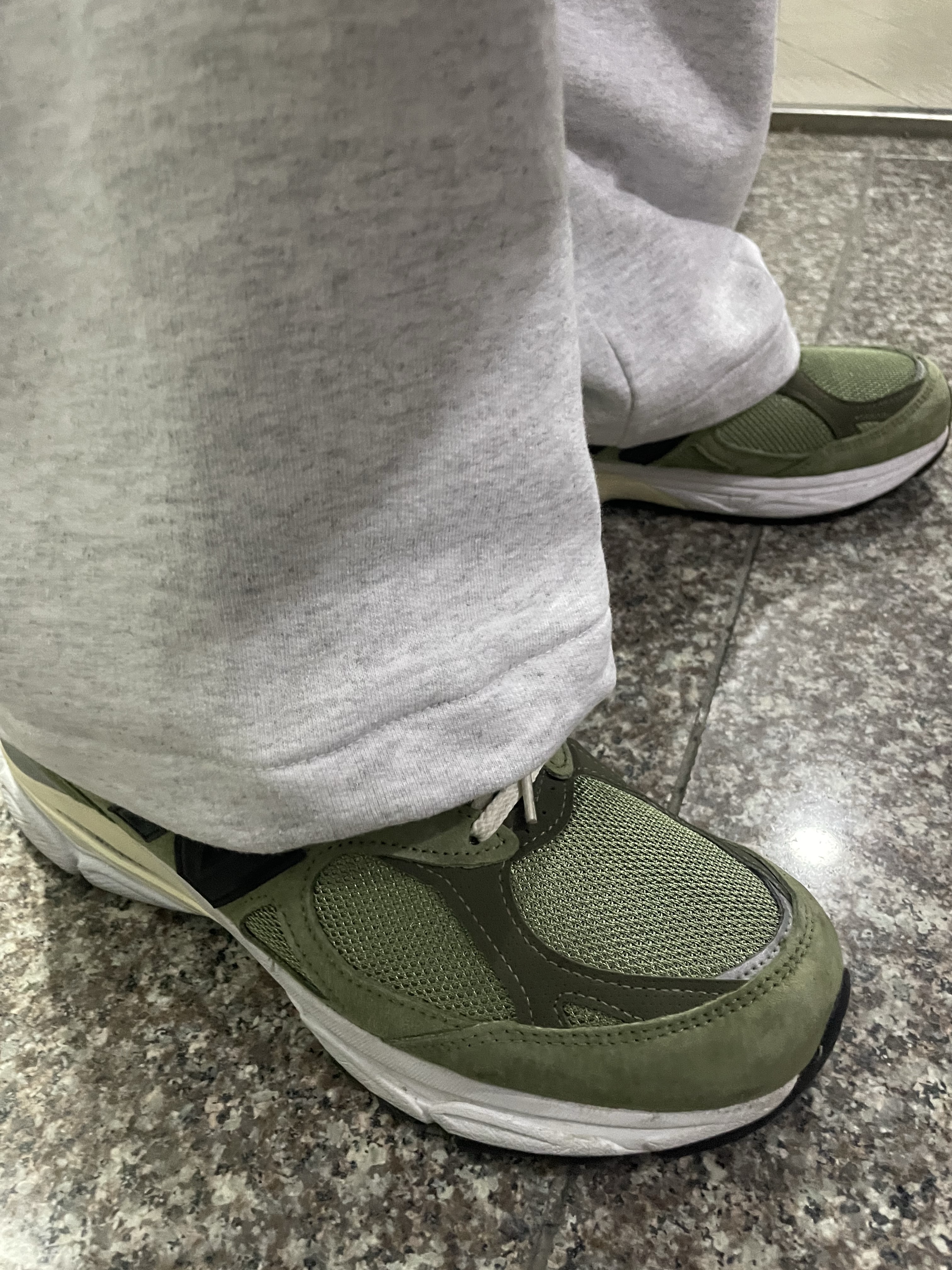 Yeezy x Gosha Rubchinskiy YZY Black Dogs Hoodie Heather Grey, Yeezy x Gosha Rubchinskiy YZY Black Dogs Jogger Heather Grey 착용 스타일 - 6