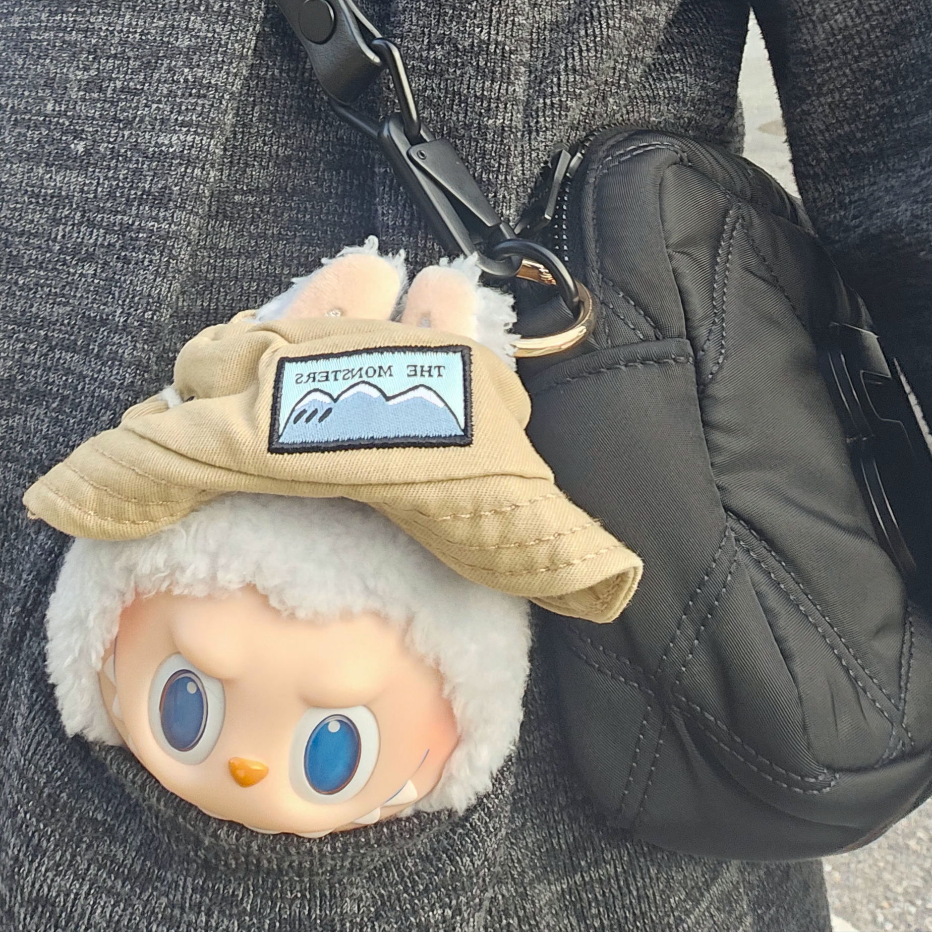 Pop Mart Fall In Wild Labubu Series Toy Keyring, (W) Nike React Pegasus Trail 4 Gore-Tex Pale Ivory Luminous Green 착용 스타일 - 1