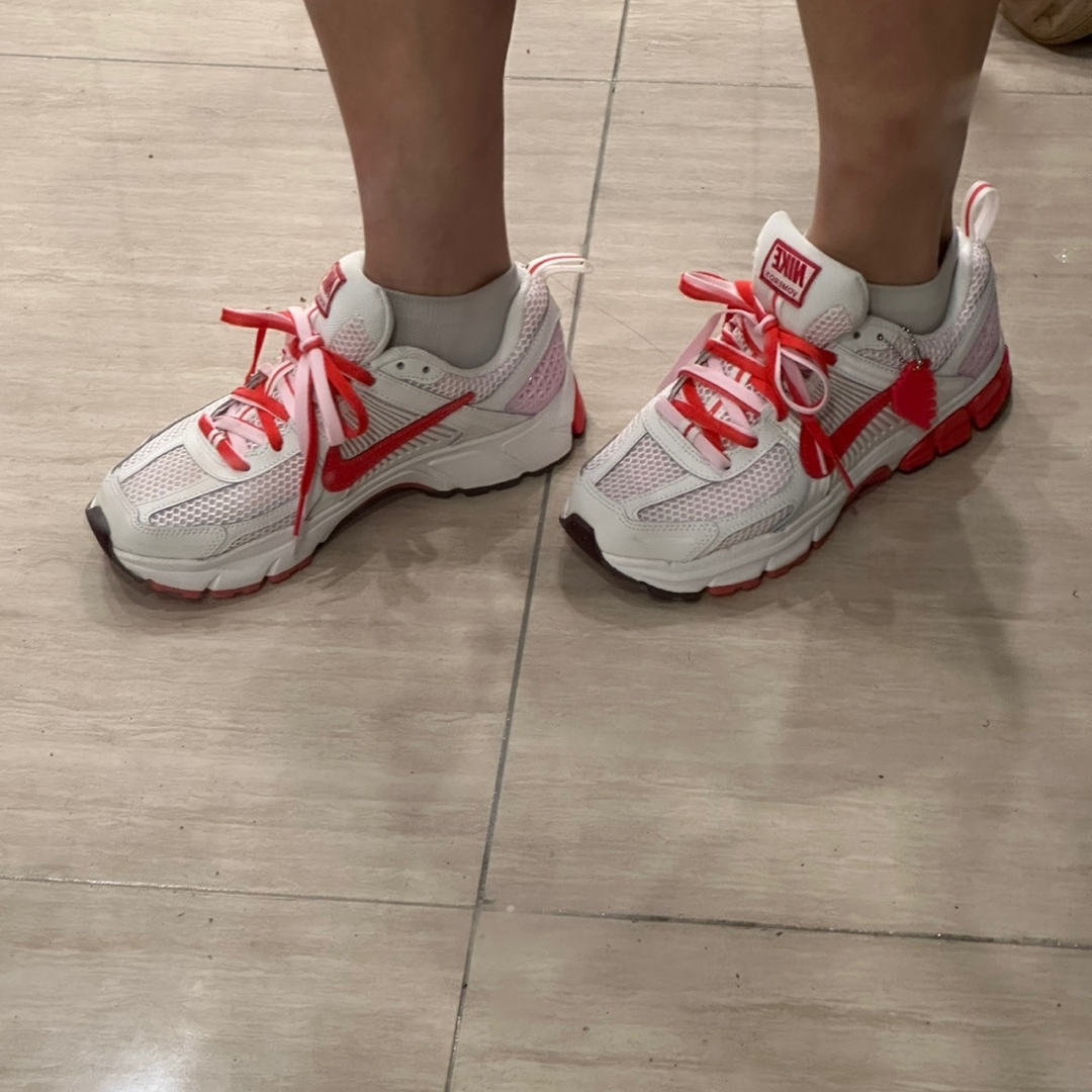 (GS) Nike Zoom Vomero 5 Valentine's Day Summit White Pink Foam 착용 스타일 - 3