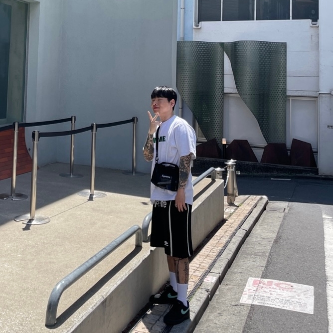 Supreme Stencil Embroidered S/S Top Ash Grey - 24SS, Supreme Mesh Mini Duffle Bag Black - 25SS 착용 스타일