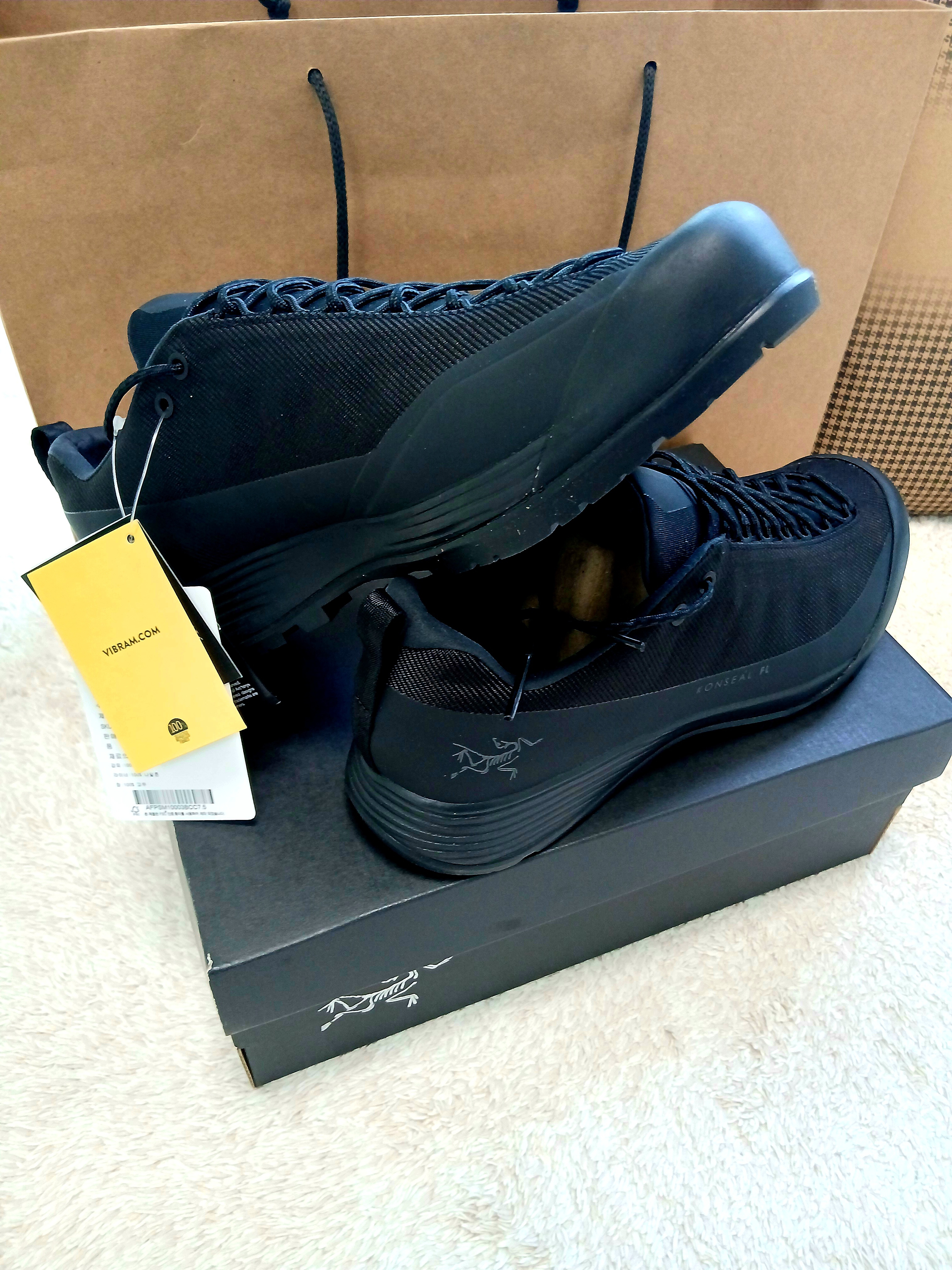 Arc'teryx Konseal FL 2 Black Carbon Copy 착용 스타일 - 6