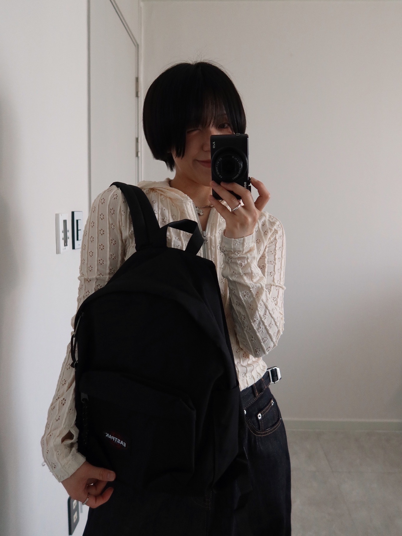 EASTPAK Day Pak'R S Black 착용 스타일