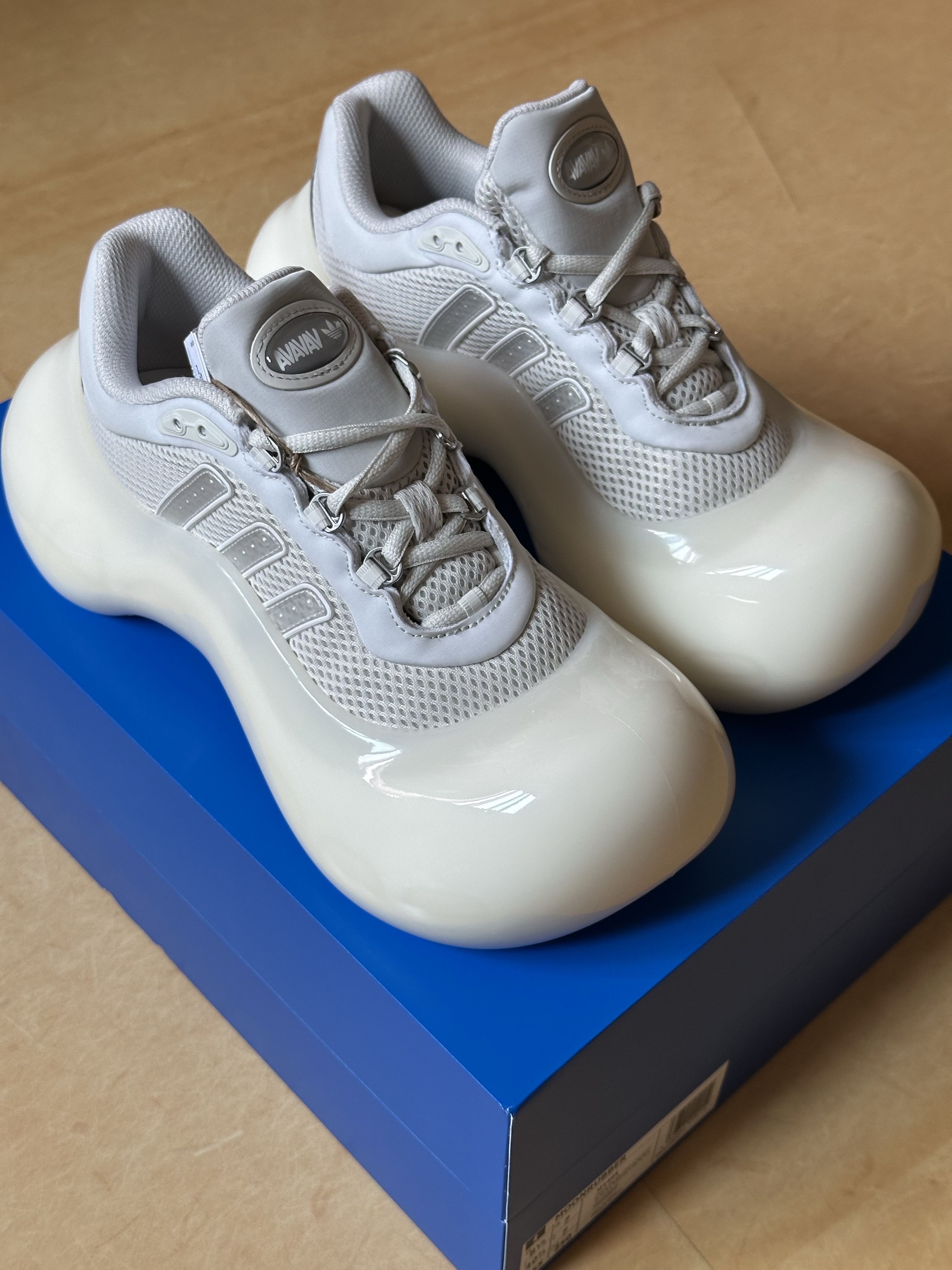 (W) Adidas x Avavav Moonrubber Off White Silver Metallic 착용 스타일