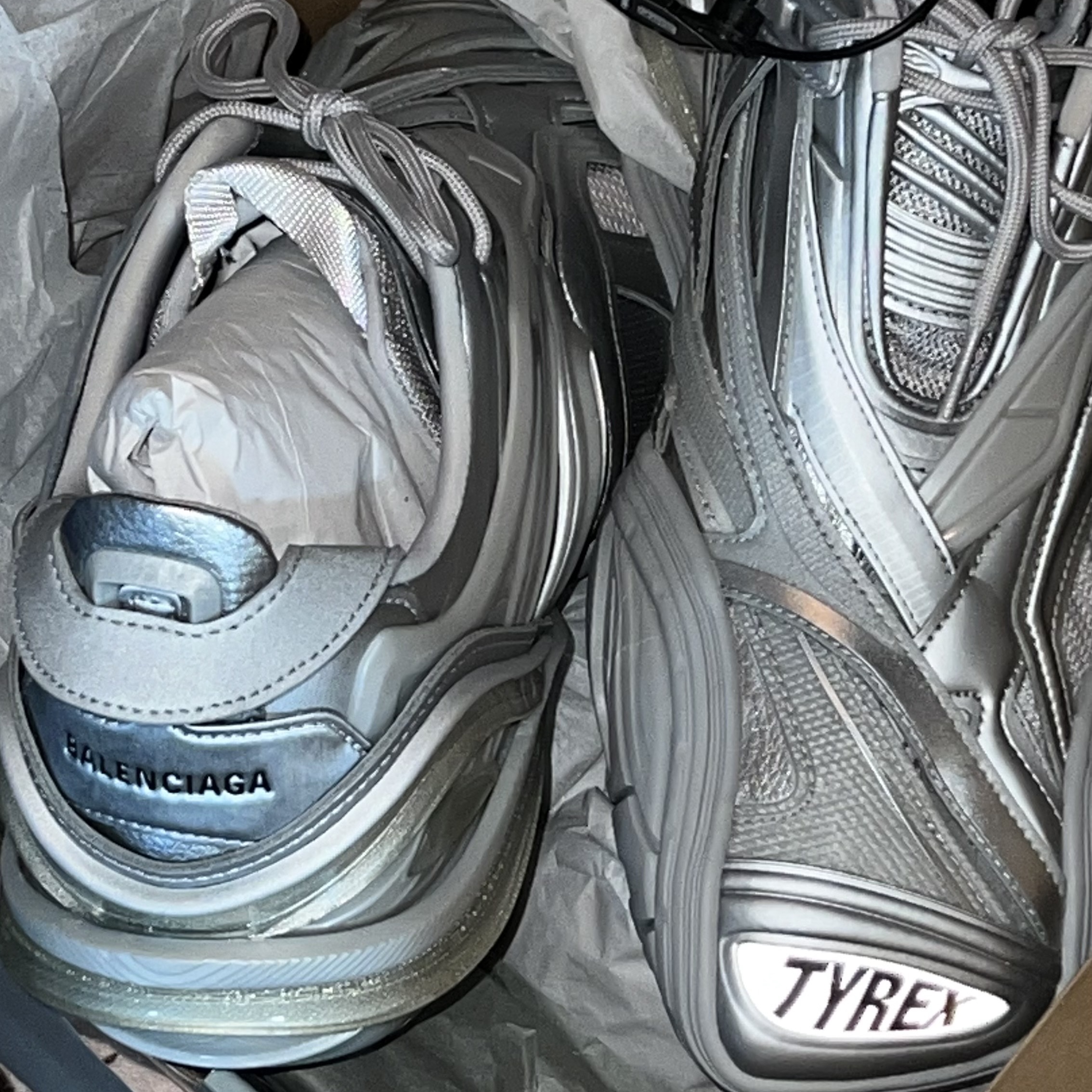 Balenciaga Tyrex Sneakers Silver, (W) Adidas Adilenium Season 3 Oversized Track Pants Black - KR Sizing 착용 스타일 - 3