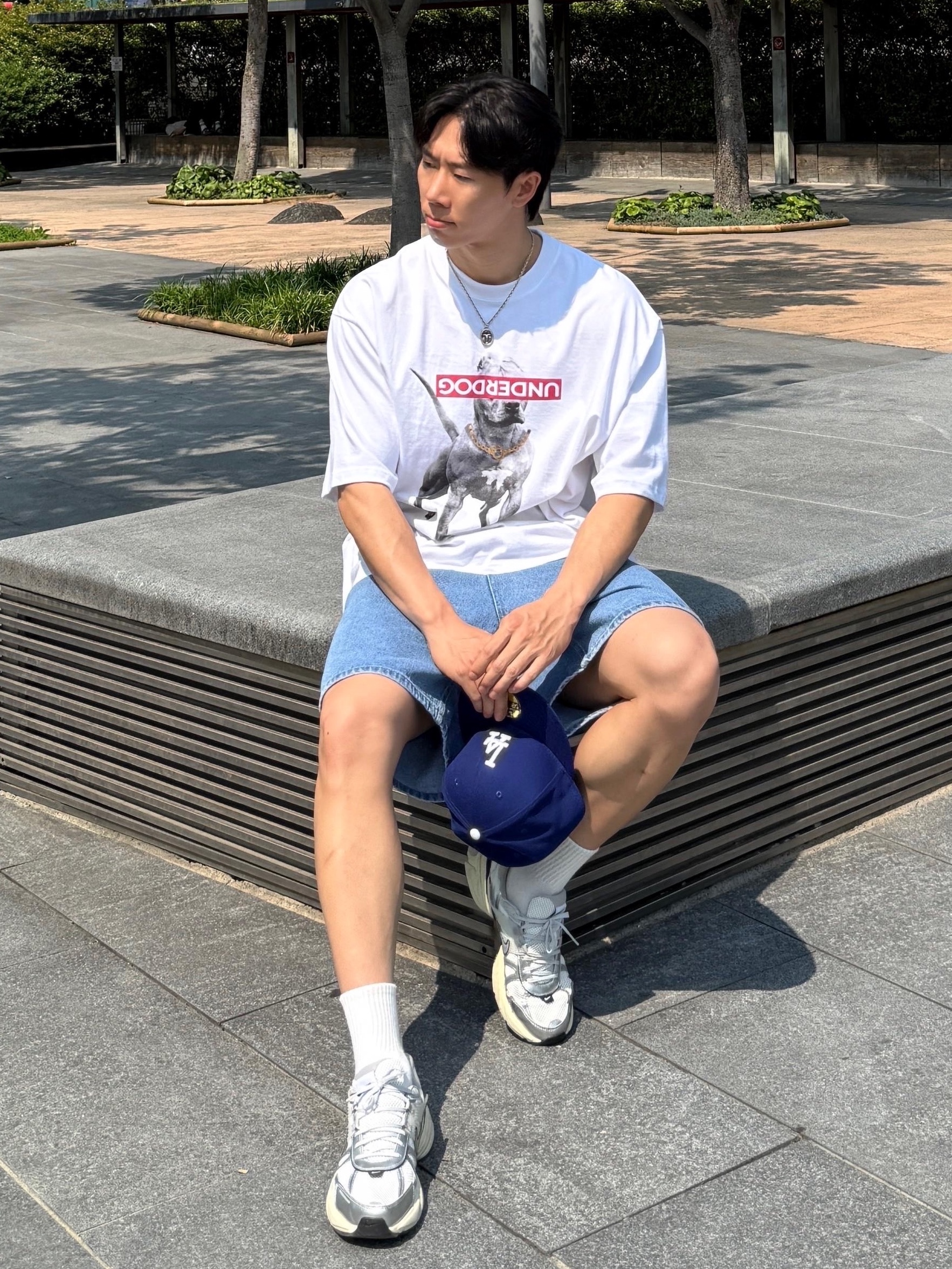 Nike V2K Run Summit White Metallic Silver 착용 스타일 - 3
