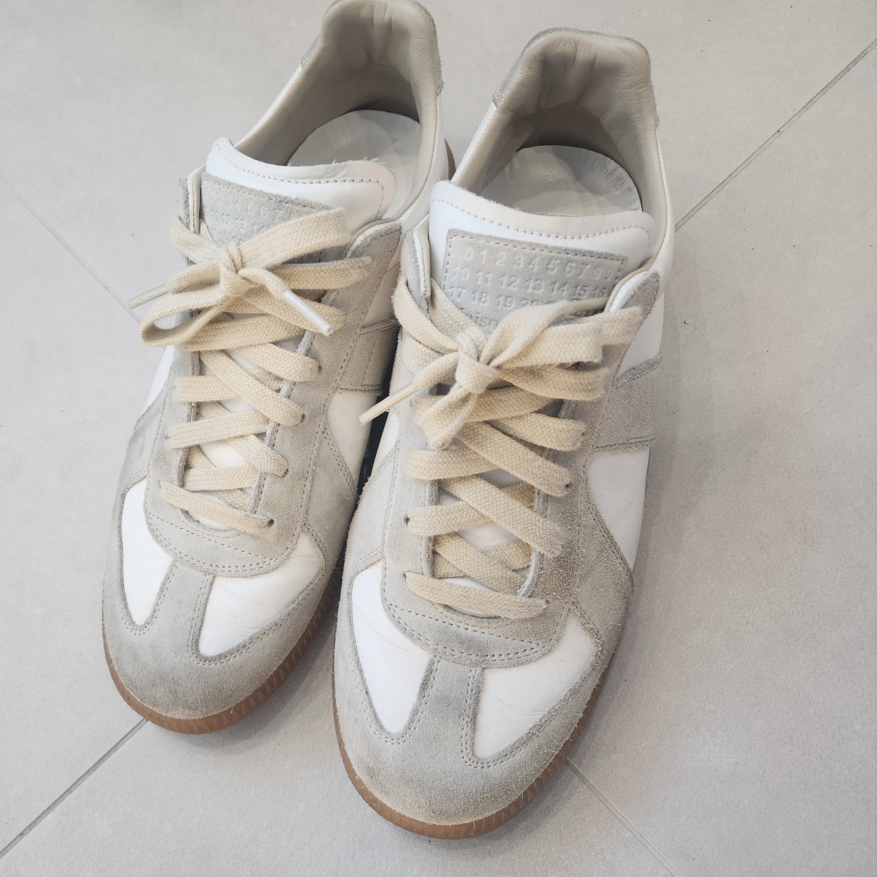 Maison Margiela Calfskin Replica Sneakers 착용 스타일