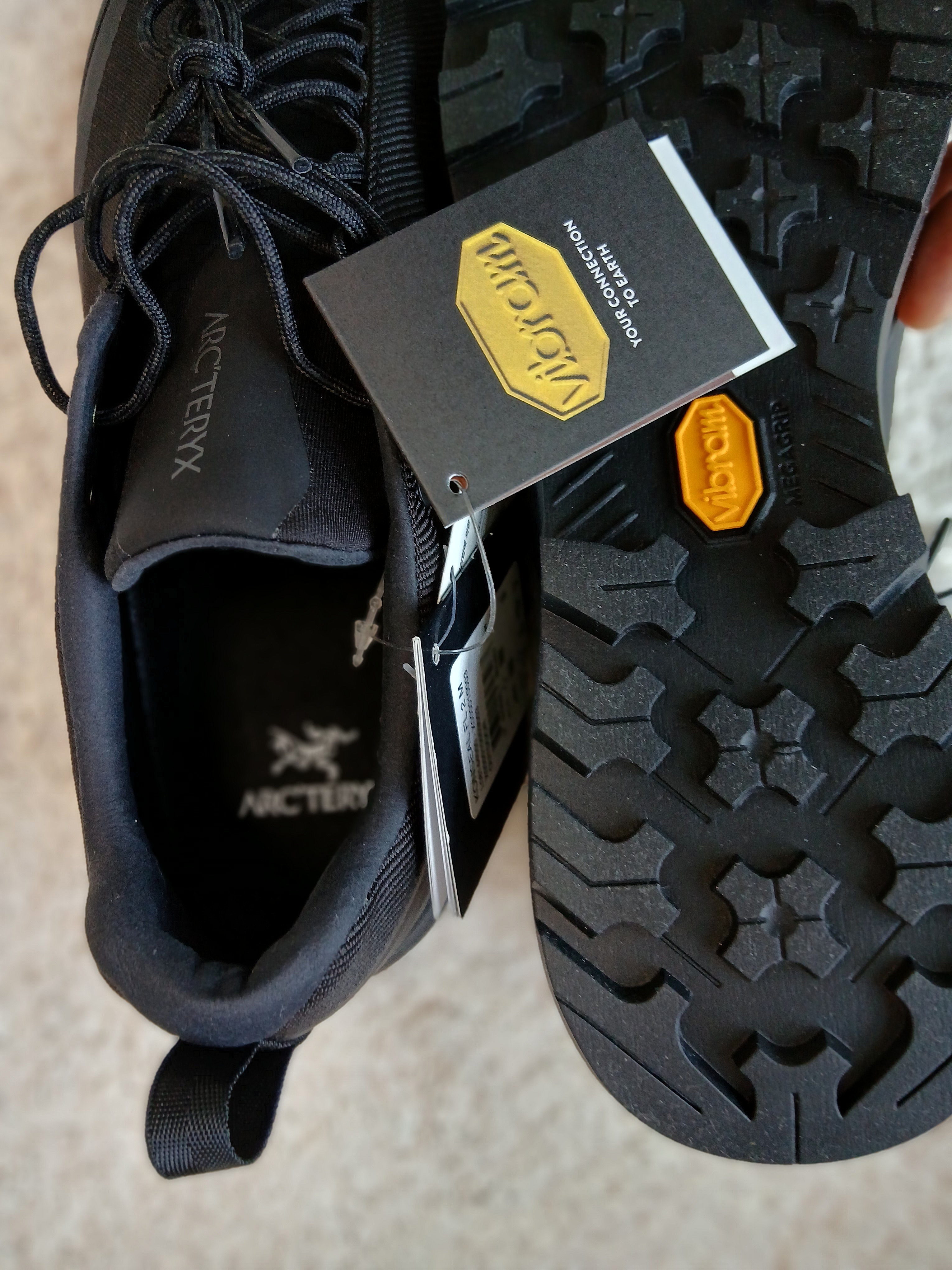 Arc'teryx Konseal FL 2 Black Carbon Copy 착용 스타일 - 4