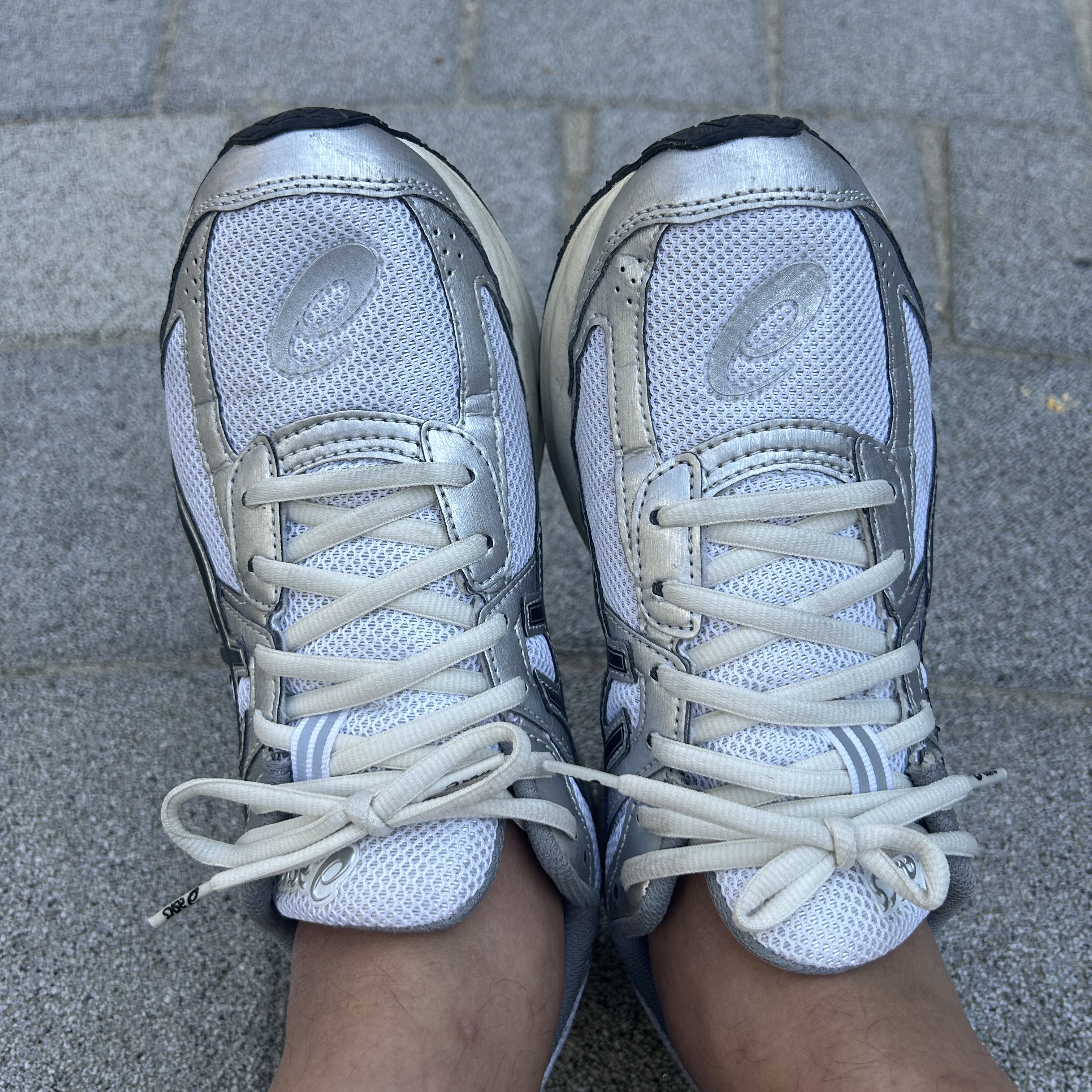 Asics Jog 100 S White Black - 2E Wide 착용 스타일