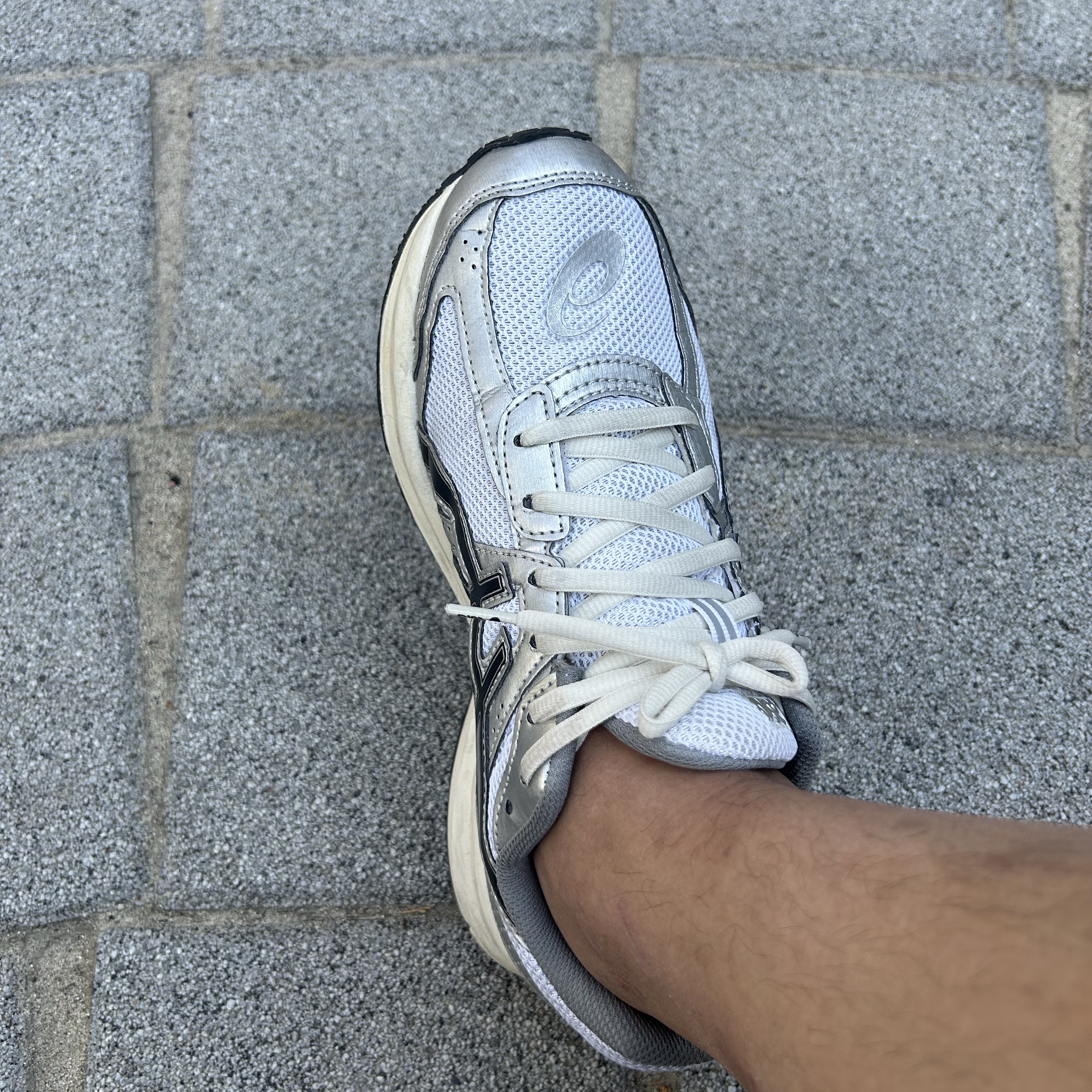 Asics Jog 100 S White Black - 2E Wide 착용 스타일