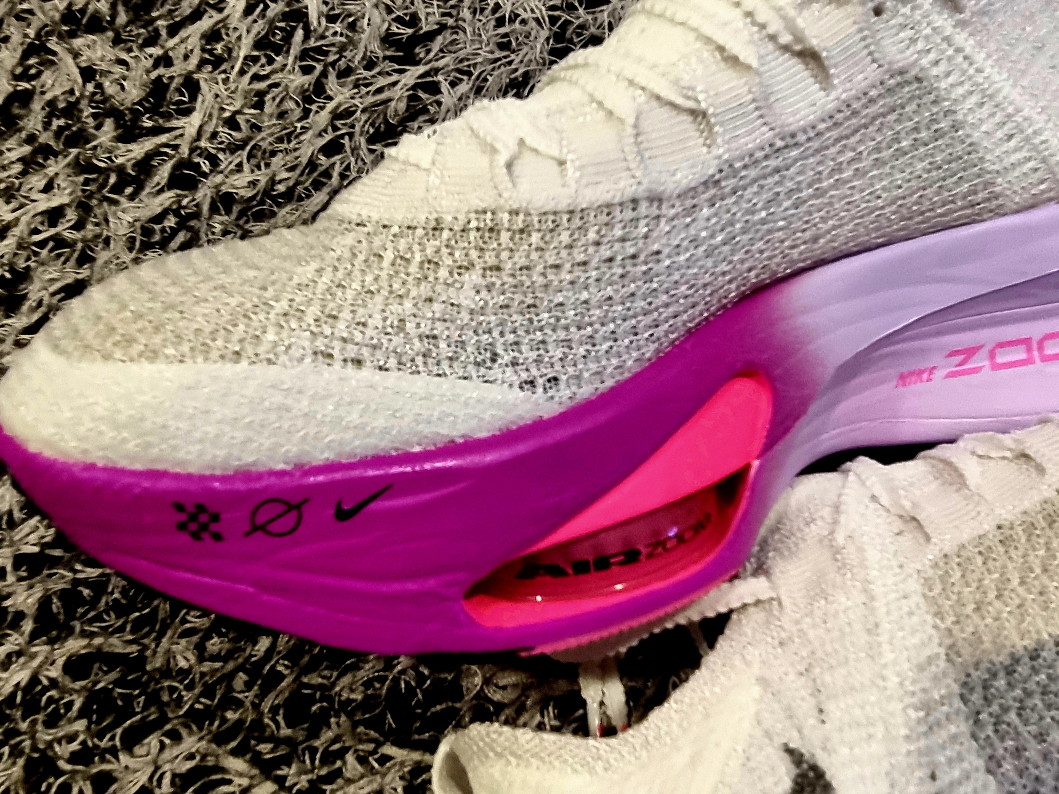 Nike Air Zoom Alphafly Next% 3 Hyper Pink 착용 스타일 - 5