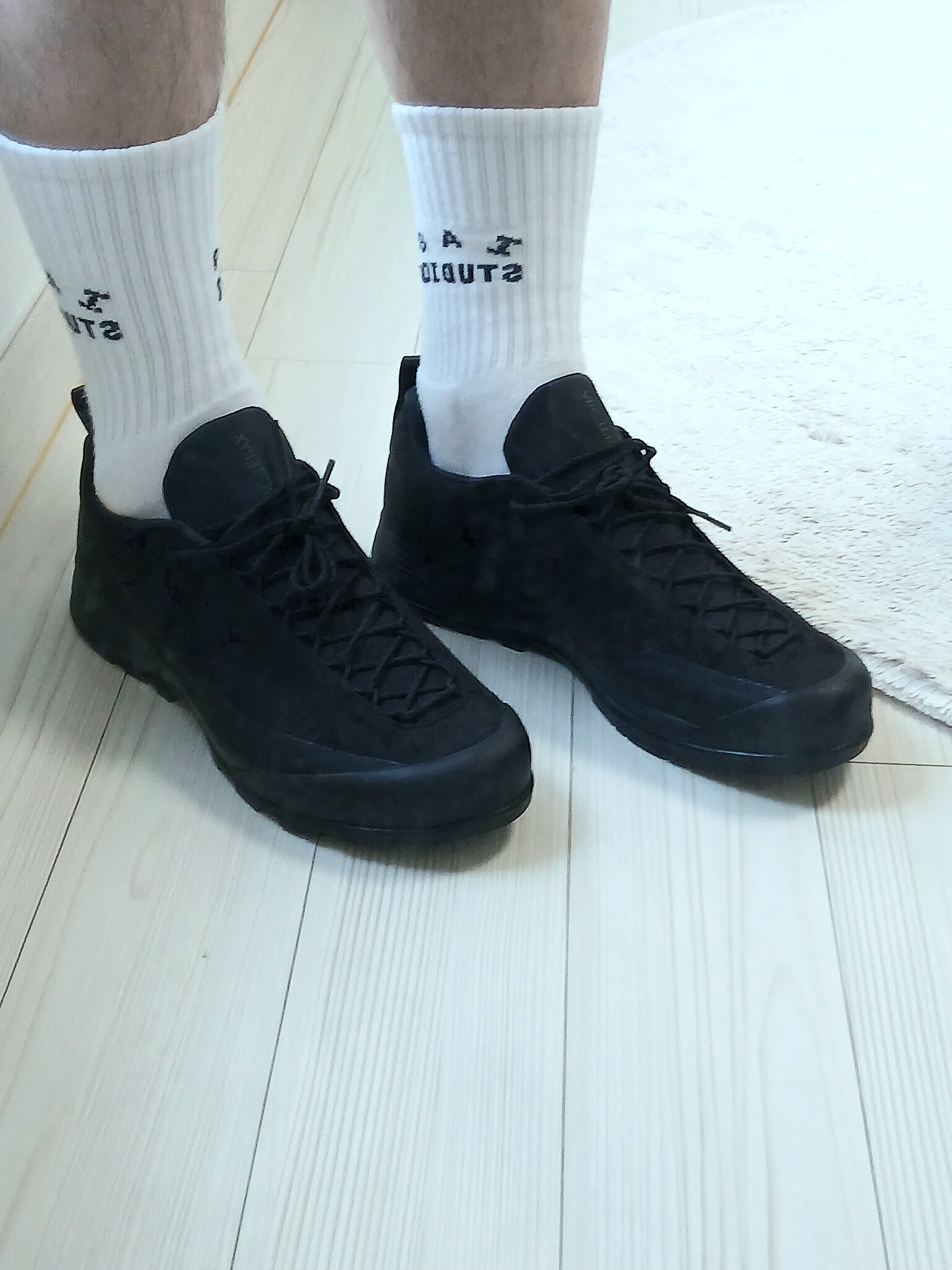 Arc'teryx Konseal FL 2 Black Carbon Copy, IAB Studio Socks White (5 Pack) 착용 스타일 - 8