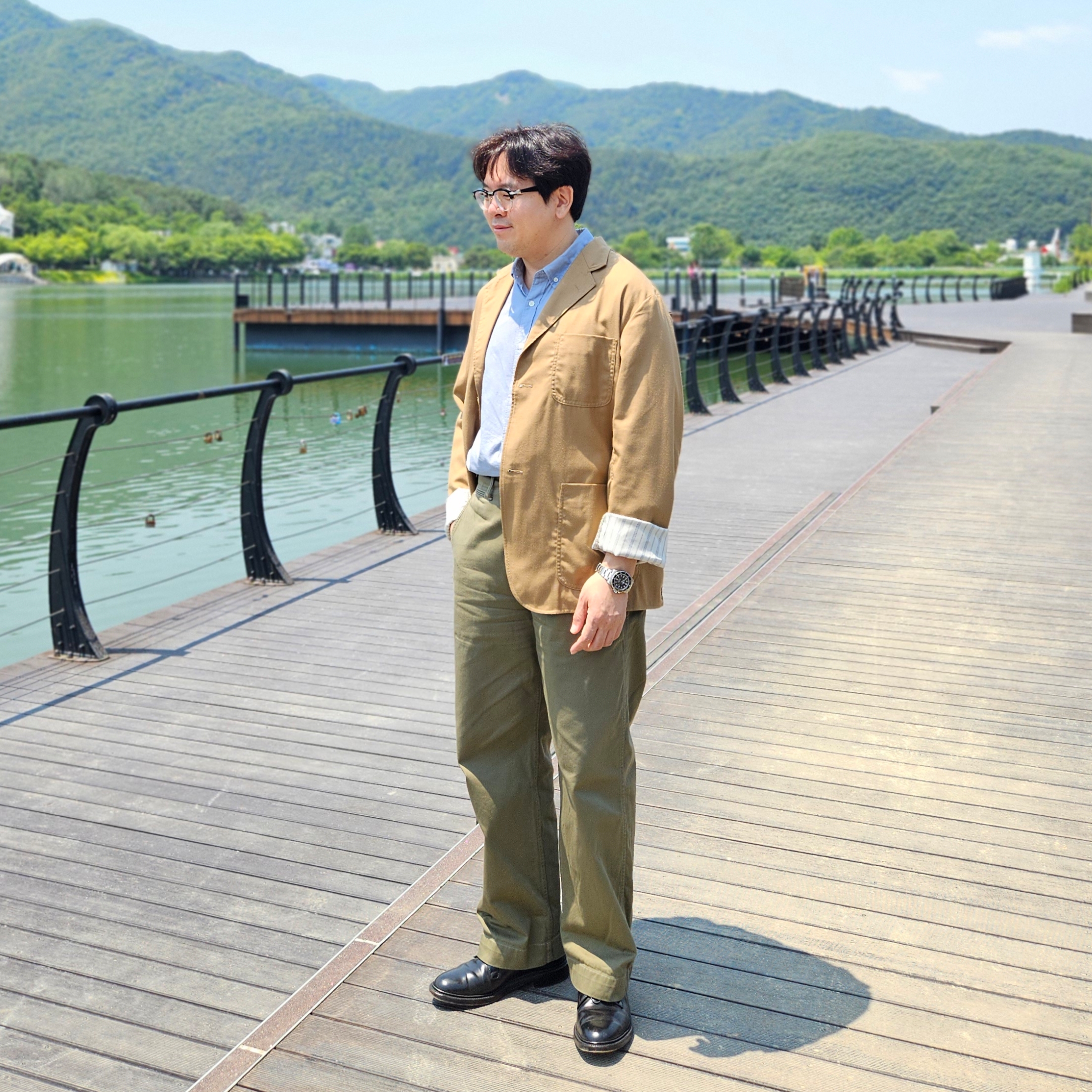 Nanamica Chino Jacket Khaki, Rolex Submariner 41mm 124060 Black Oyster 착용 스타일 - 1