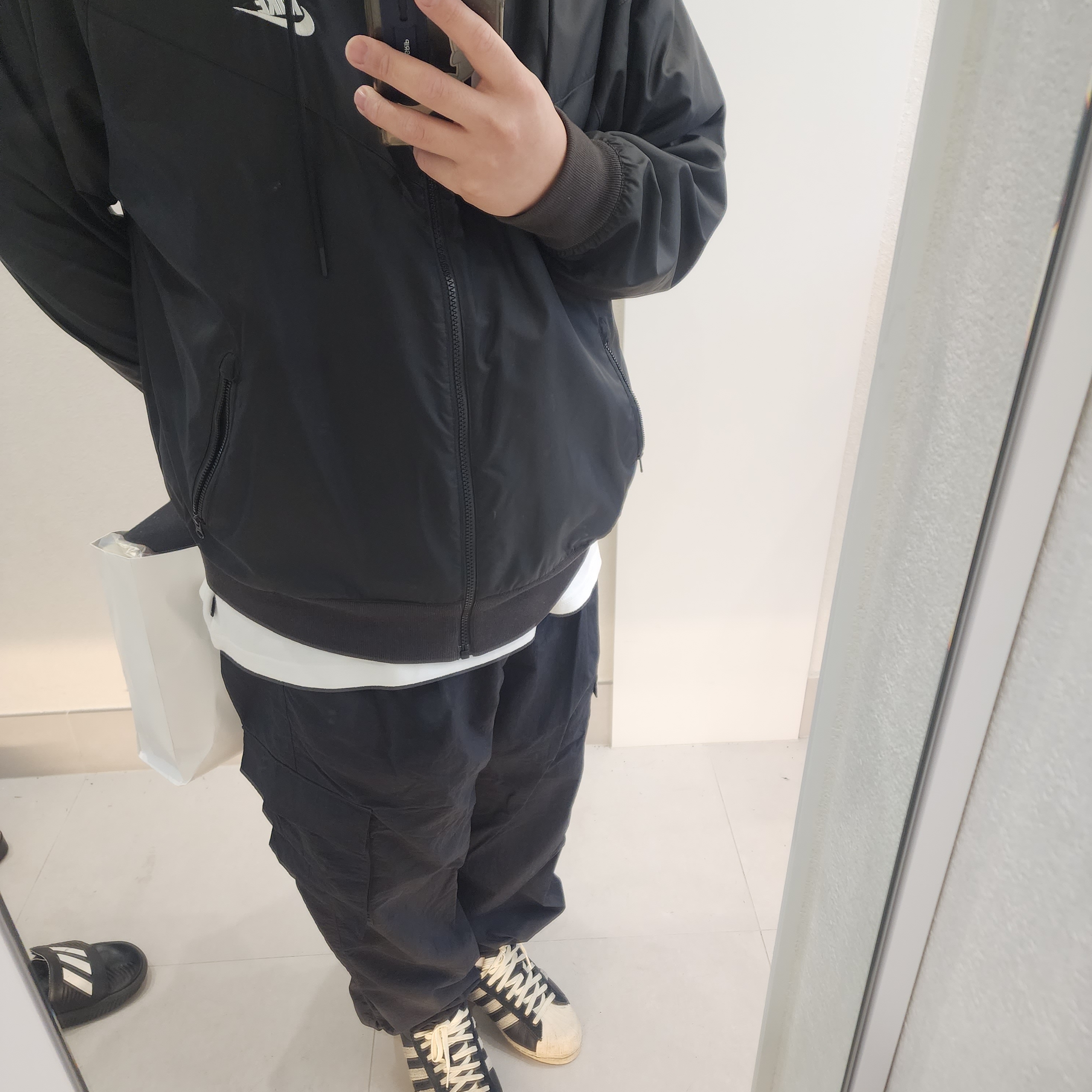 Adidas Superstar 82 Black White 착용 스타일